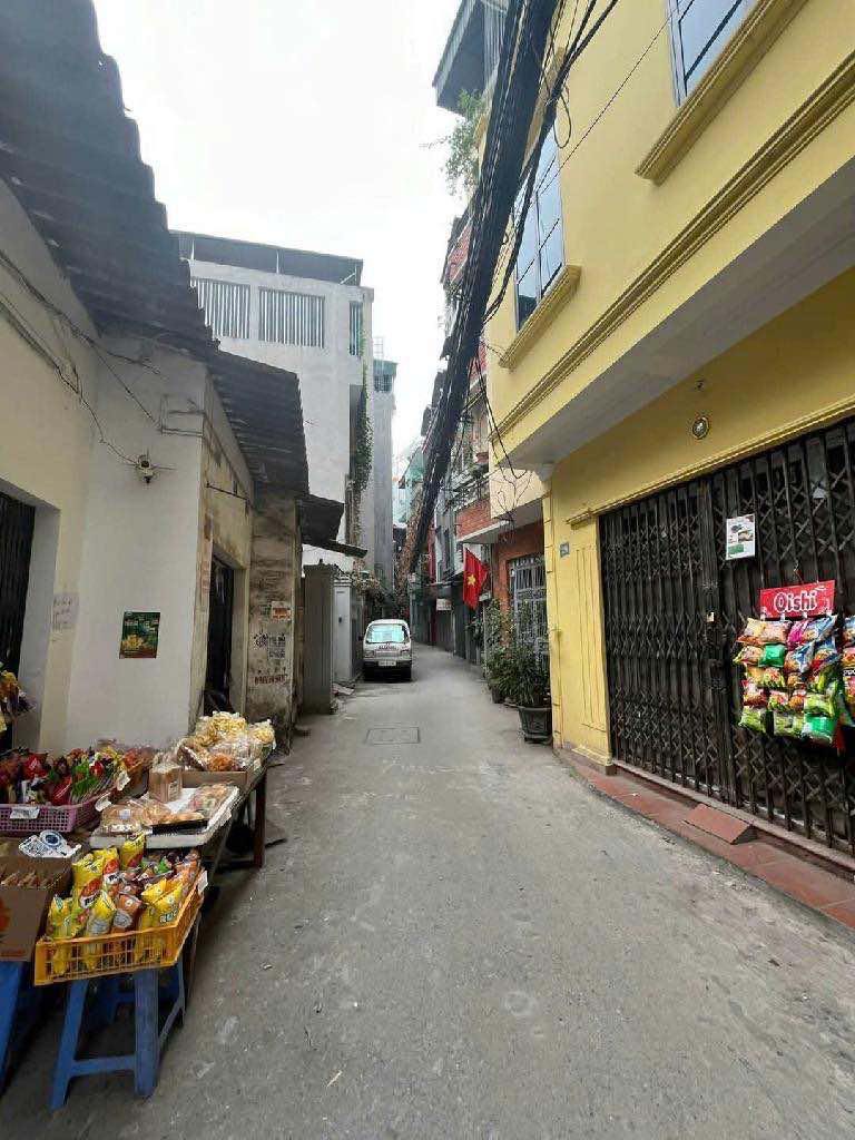 Bán nhà 2 tầng kèm 81m2 đất, mặt tiền 6.5m tại Cầu giấy, nhỉnh 8 tỷ