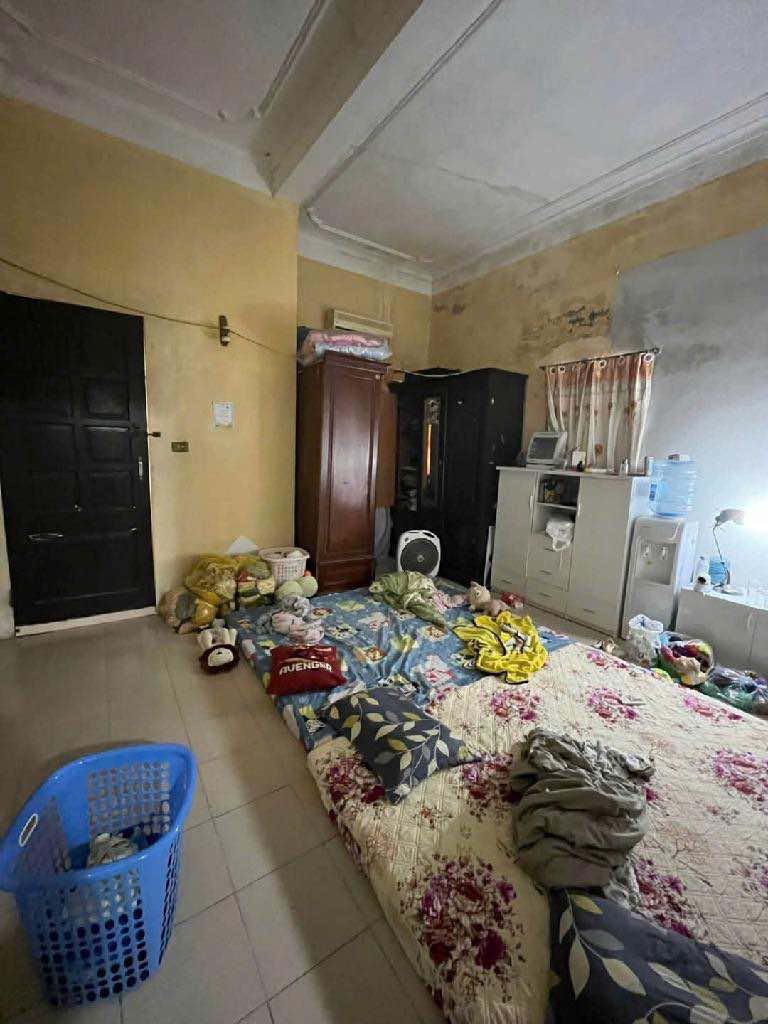 Bán nhà 2 tầng kèm 81m2 đất, mặt tiền 6.5m tại Cầu giấy, nhỉnh 8 tỷ