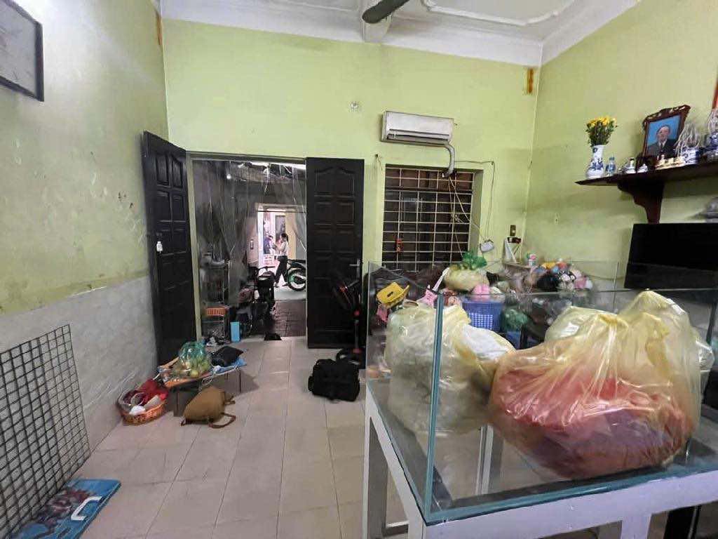 Bán nhà 2 tầng kèm 81m2 đất, mặt tiền 6.5m tại Cầu giấy, nhỉnh 8 tỷ