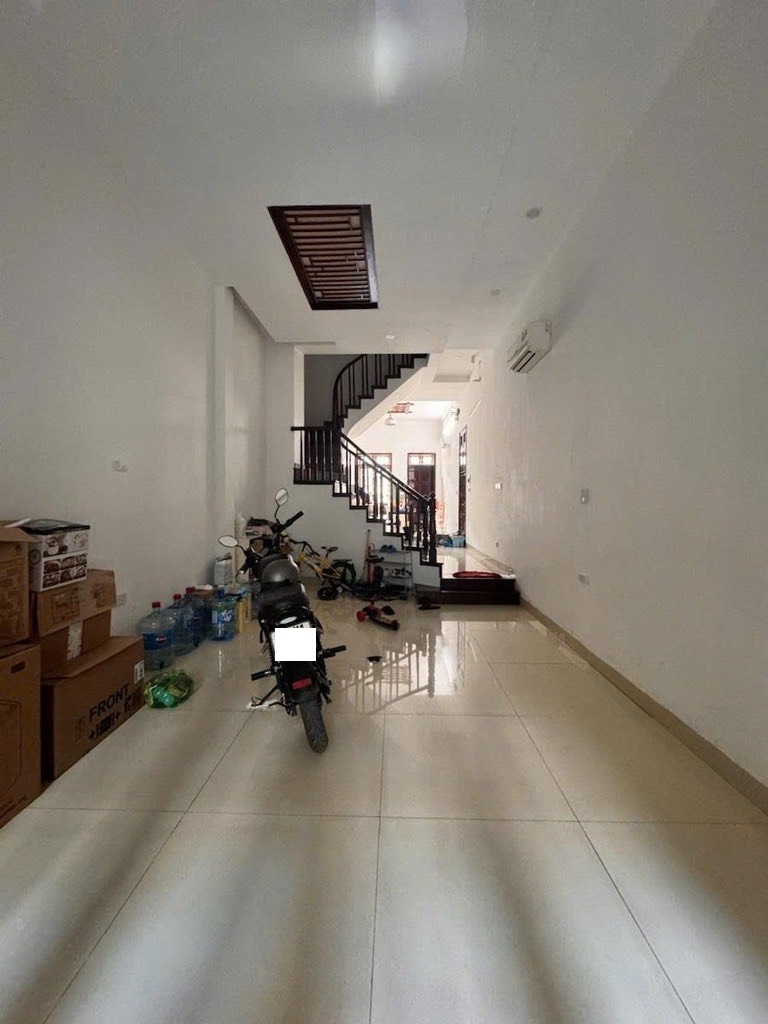 Bán nhà phân lô Trung kính, 63m2, MT3,9m, nhỉnh 19 tỉ, ô tô vào nhà.