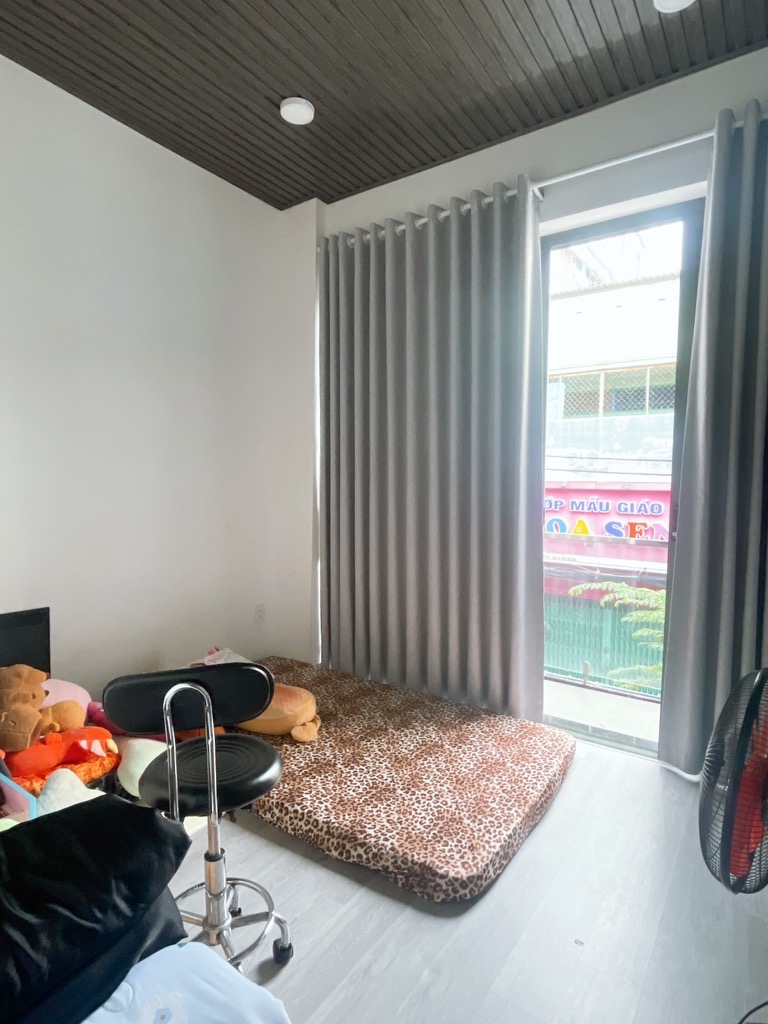 NHÀ 2 LẦU ĐƯỜNG LÊ THỊ BẠCH CÁT - QUẬN 11 - HẺM NHỰA XE TẢI ĐỖ CỬA - NGANG 3.6X10 - 3PN