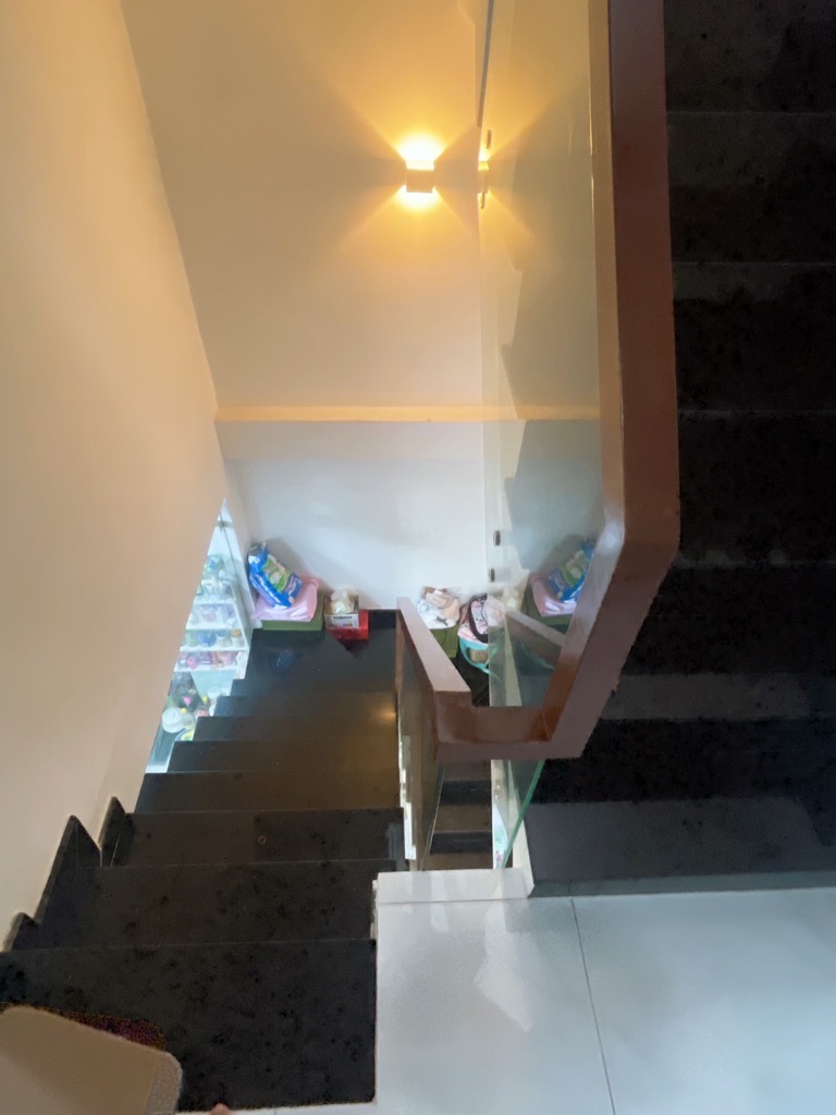 NHÀ 2 LẦU ĐƯỜNG LÊ THỊ BẠCH CÁT - QUẬN 11 - HẺM NHỰA XE TẢI ĐỖ CỬA - NGANG 3.6X10 - 3PN