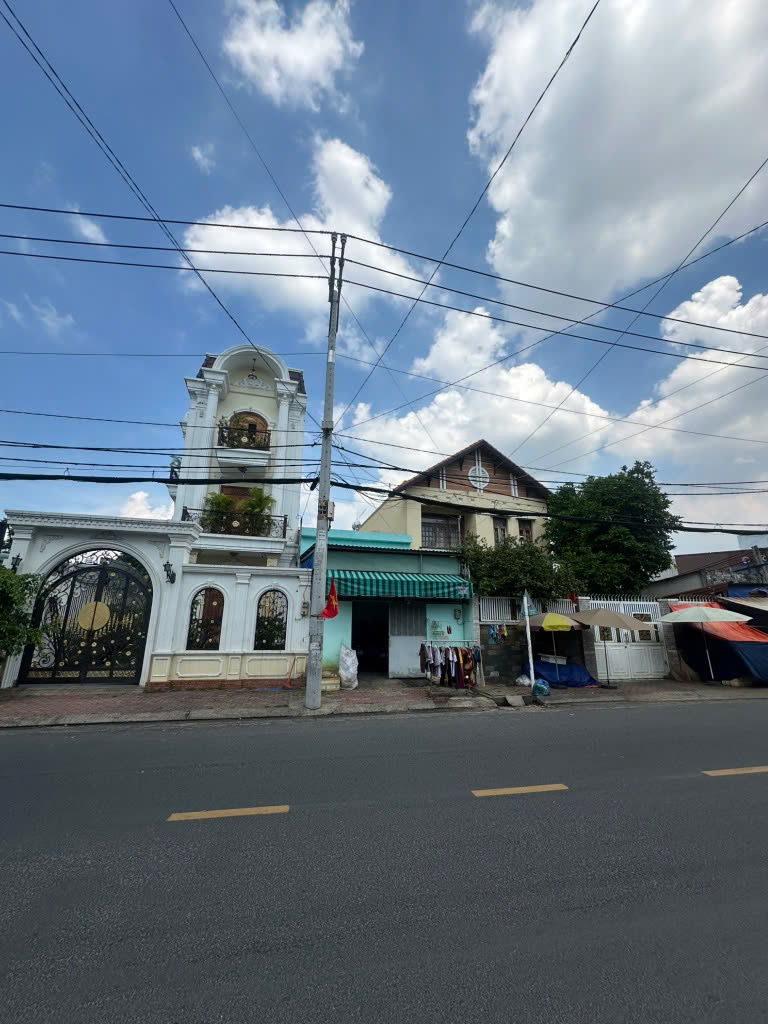 Mặt  tiền kinh doanh - Ngang bề thế 5M - Sổ vuông A4 - Giá 6.7 tỷ - 54m2, Đường Trần Thị Cờ - Quận 12