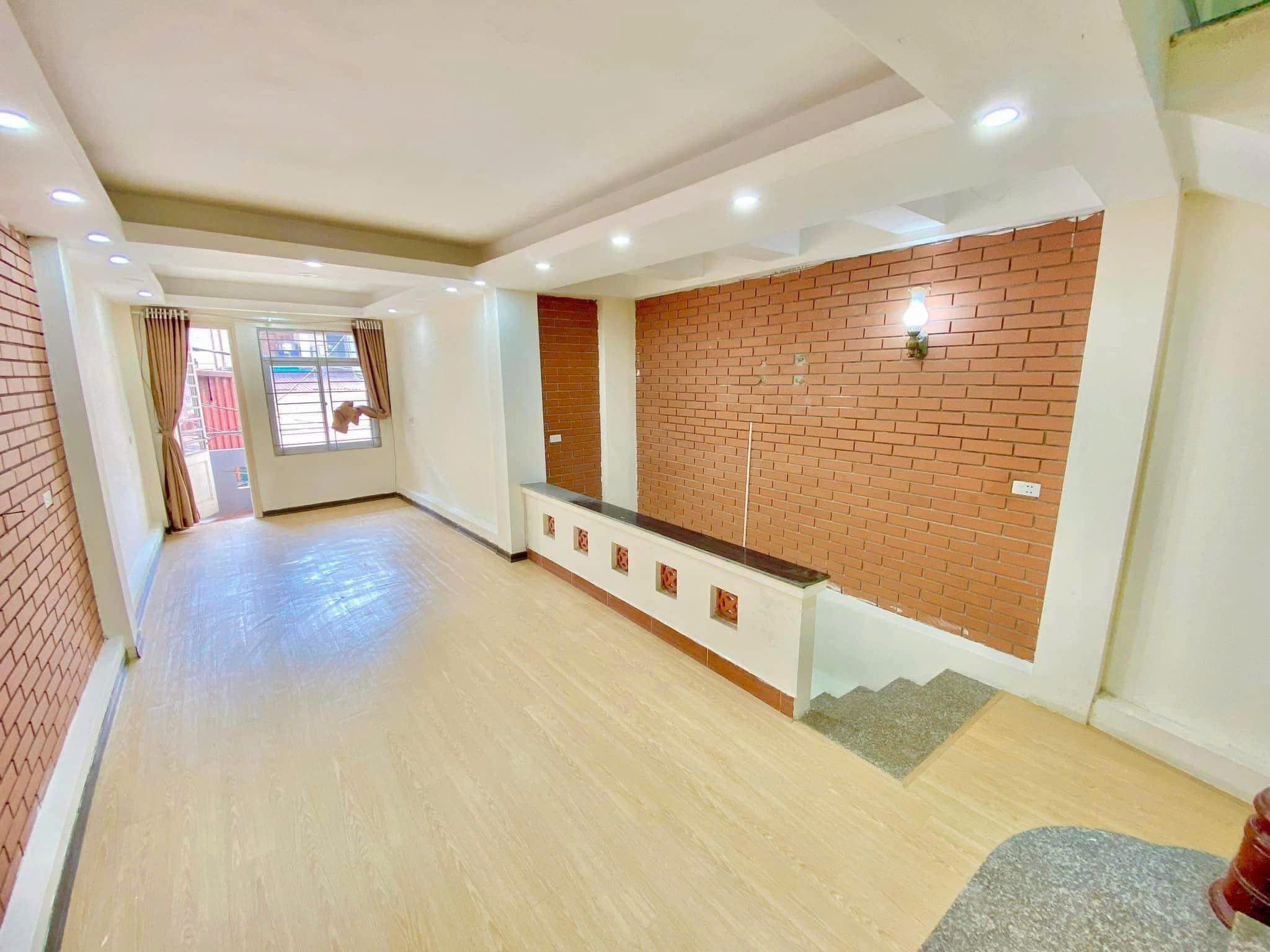 BÁN GẤP NHÀ MINH KHAI - ĐỂ LẠI NỘI THẤT - 5 NGỦ VỪA Ở VỪA CHO THUÊ HÁI RA TIỀN- 50M - 4 TỶ ( TL)