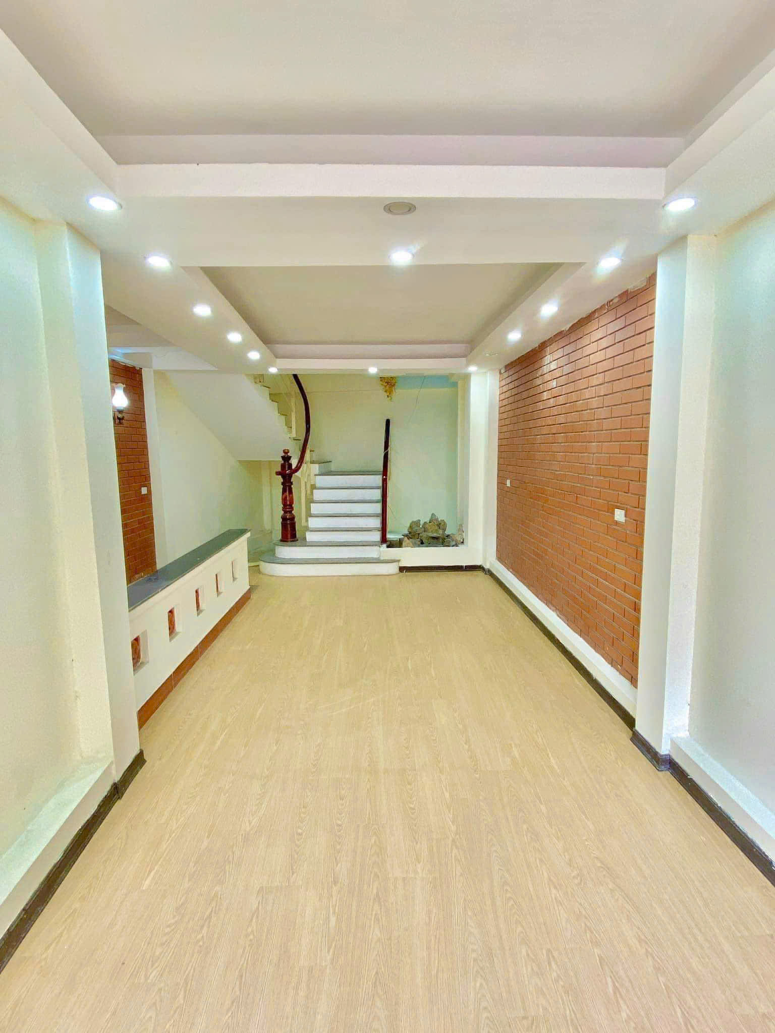 BÁN GẤP NHÀ MINH KHAI - ĐỂ LẠI NỘI THẤT - 5 NGỦ VỪA Ở VỪA CHO THUÊ HÁI RA TIỀN- 50M - 4 TỶ ( TL)