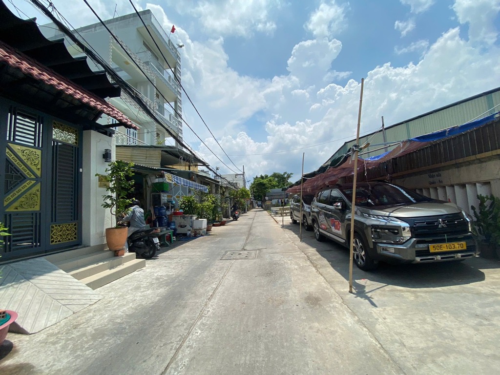 QUÁ RẺ 120M2 CHI 5TỶ HẺM XE TẢI - KẾ MẶT TIỀN, GẦN VÕ VĂN KIỆT -HỒ HỌC LÃM  NGANG 5M - KHU VỰC XÂY CAO TẦNG