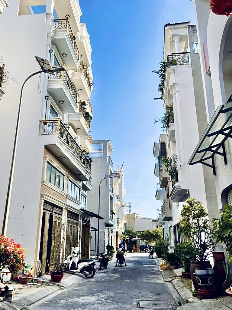 KHU PHÂN LÔ CỰC VIP - NGAY BỆNH VIỆN BÌNH TÂN-SÁT HƯƠNG LỘ 2- 5 TẦNG MỚI TINH- CHỈ NHÍCH 6X.X.X...