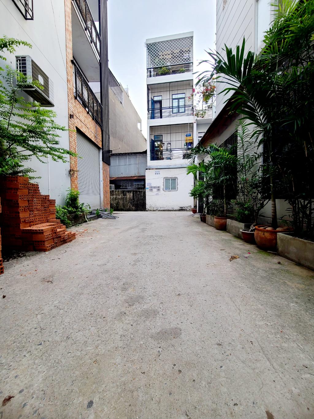 NHÀ ĐẸP 3 TẦNG XE HƠI VÀO NHÀ  - GẦN AEON TÂN PHÚ - 52M2 CHỈ NHÍCH 4 TỎI...