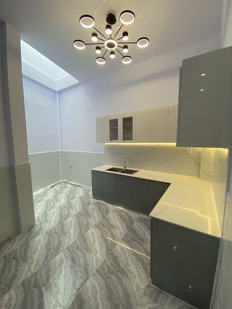 TÌM ĐÂU RA NGAY TỈNH LỘ 10-XE HƠI NGỦ TRONG NHÀ - 3 TẦNG ĐÚC KIÊN CỐ -115M2 CHỈ NHÍCH 5 TỎI...