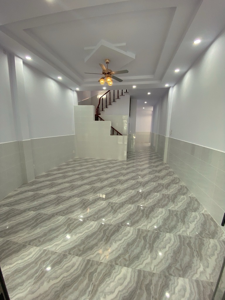 TÌM ĐÂU RA NGAY TỈNH LỘ 10-XE HƠI NGỦ TRONG NHÀ - 3 TẦNG ĐÚC KIÊN CỐ -115M2 CHỈ NHÍCH 5 TỎI...