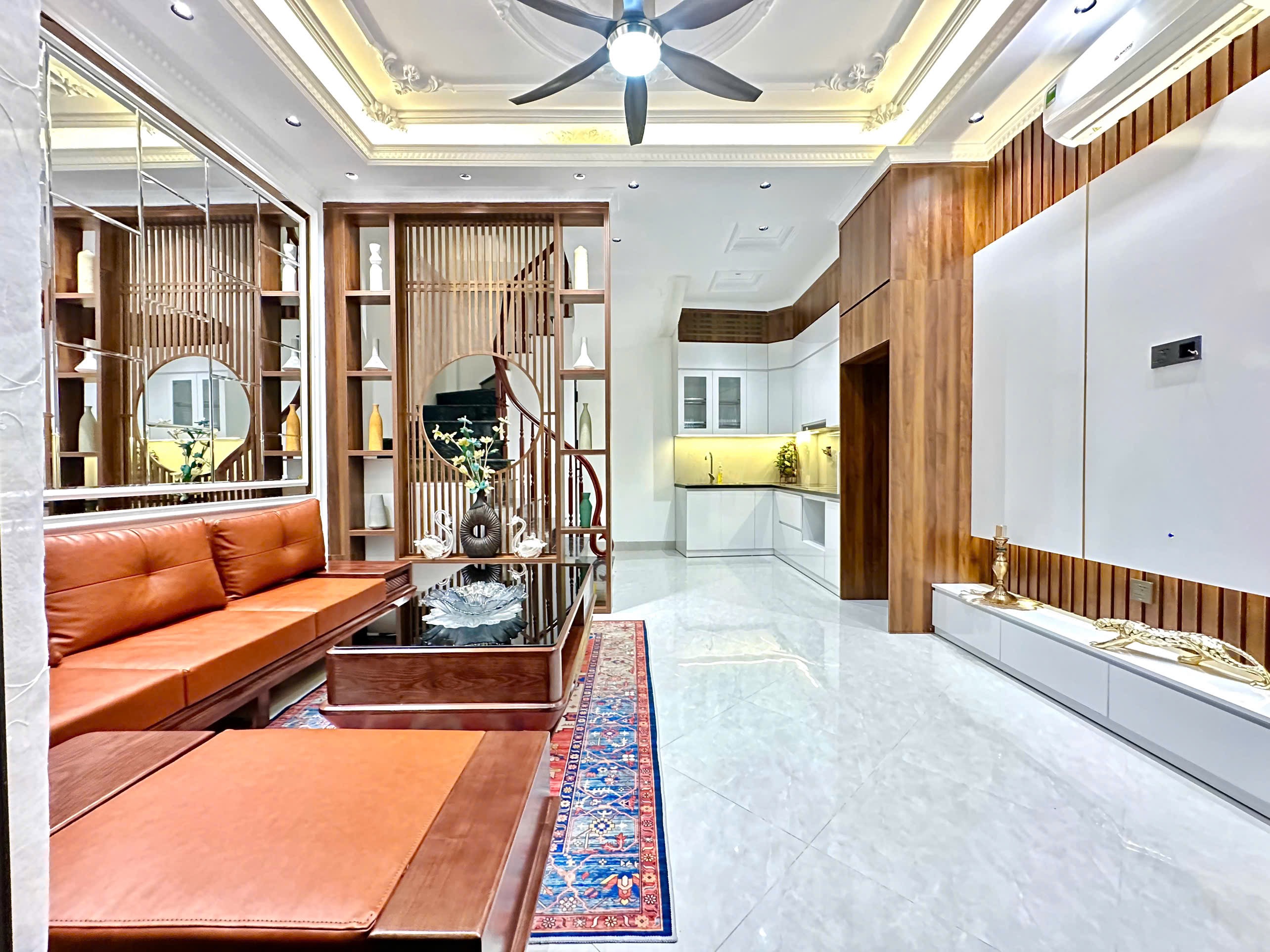 Bán nhà Trung Kính, trung tâm Cầu Giấy, nhà đẹp, ngõ to: 35m2, 5 tầng, MT 4.5m. Chỉ 8 tỷ