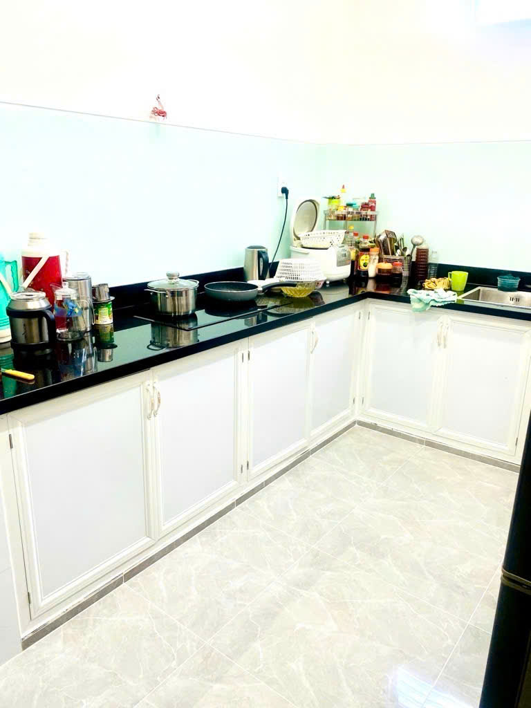 nhà sát vinhome quận 9 hẻm xe hơi, rộng rãi thoáng mát