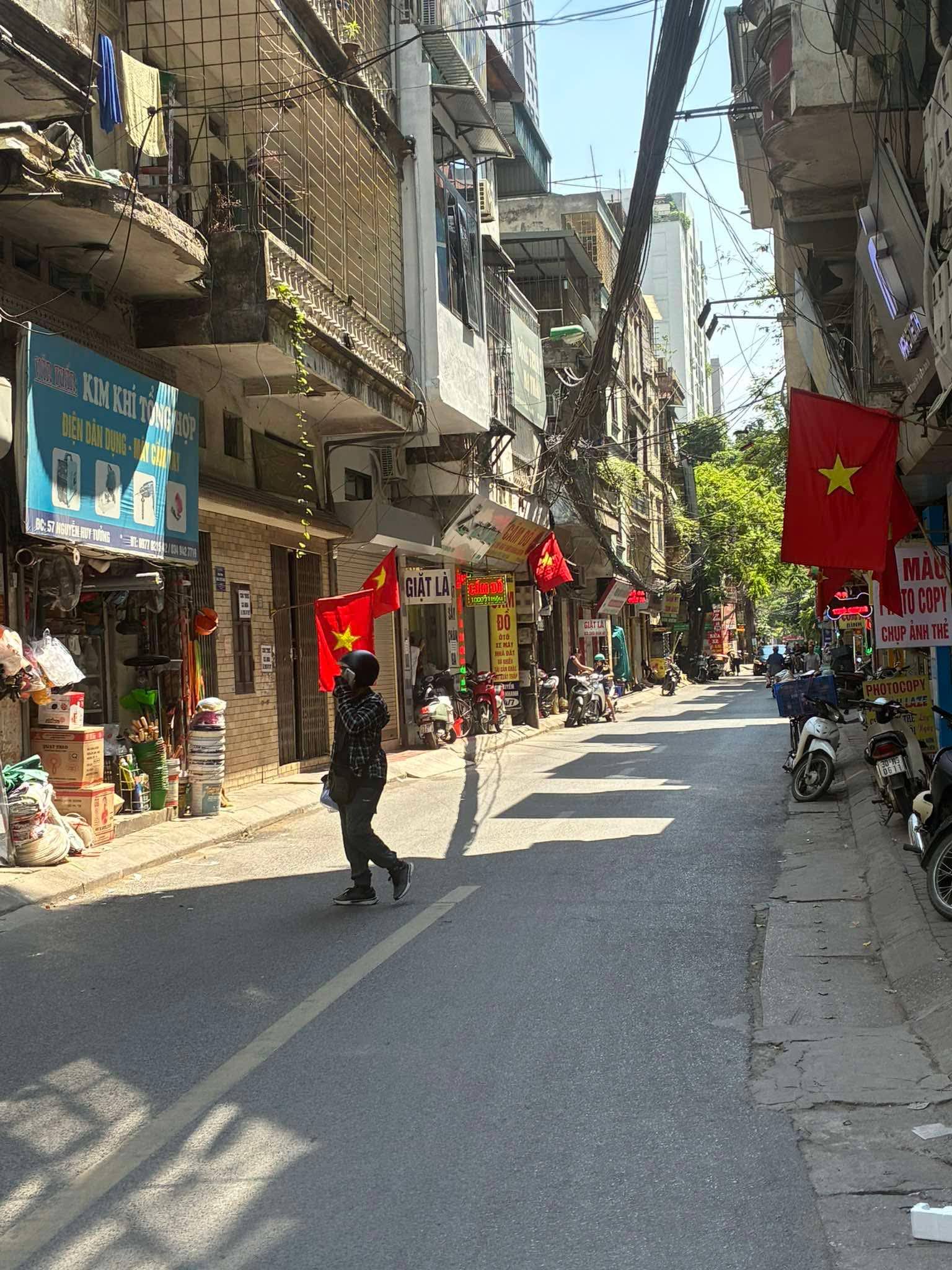 BÁN NHÀ - MẶT PHỐ QUẬN THANH XUÂN - TIỆN ÍCH BẠT NGÀN - DT 25M2 - MT4 - NHÀ 4 TẦNG GIÁ 3,5 TỶ