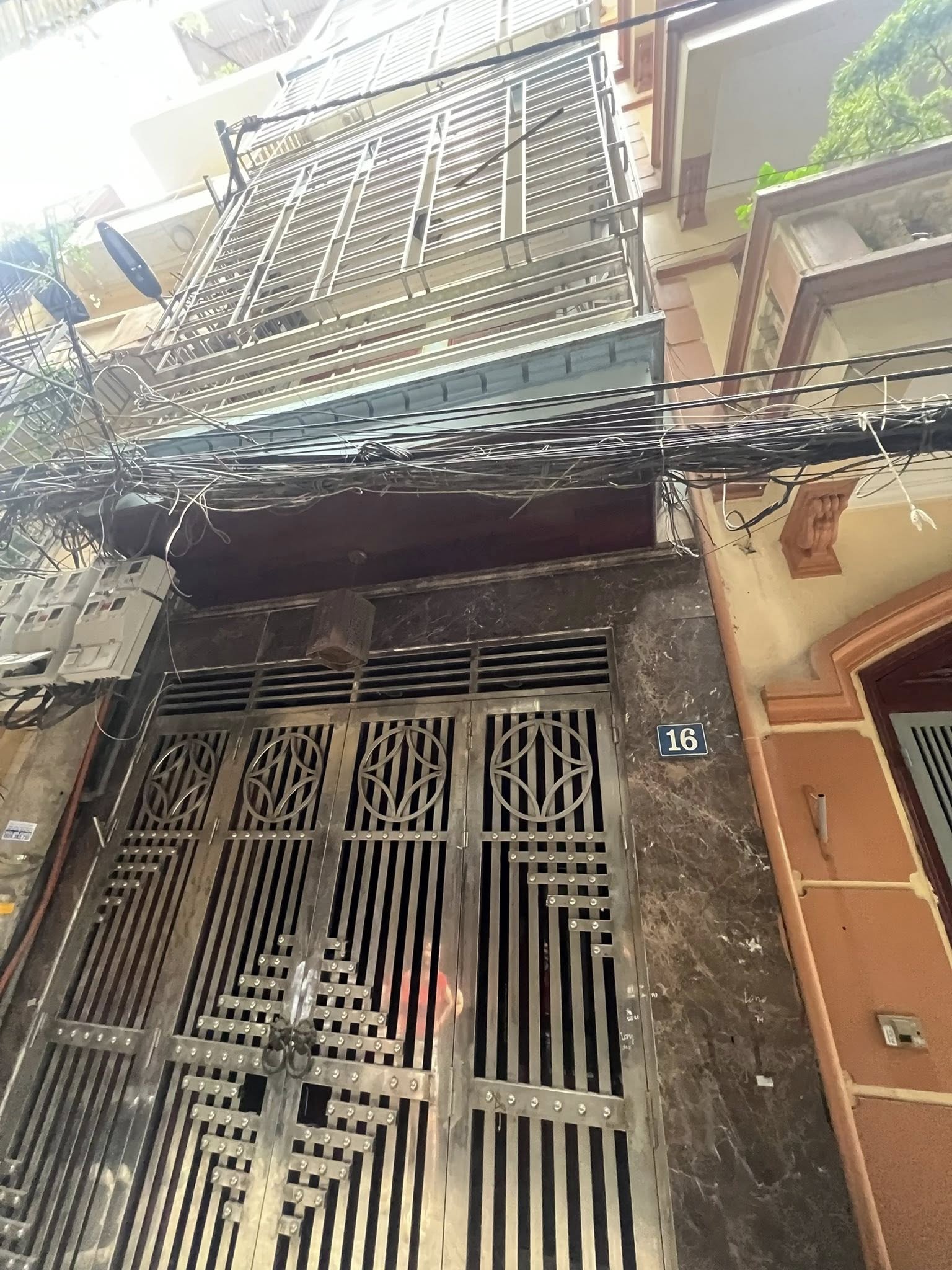 Trịnh Đình Cửu - Hoàng Mai - ô tô vào nhà - thoáng trước sau - chủ tự xây - nội thất còn đẹp