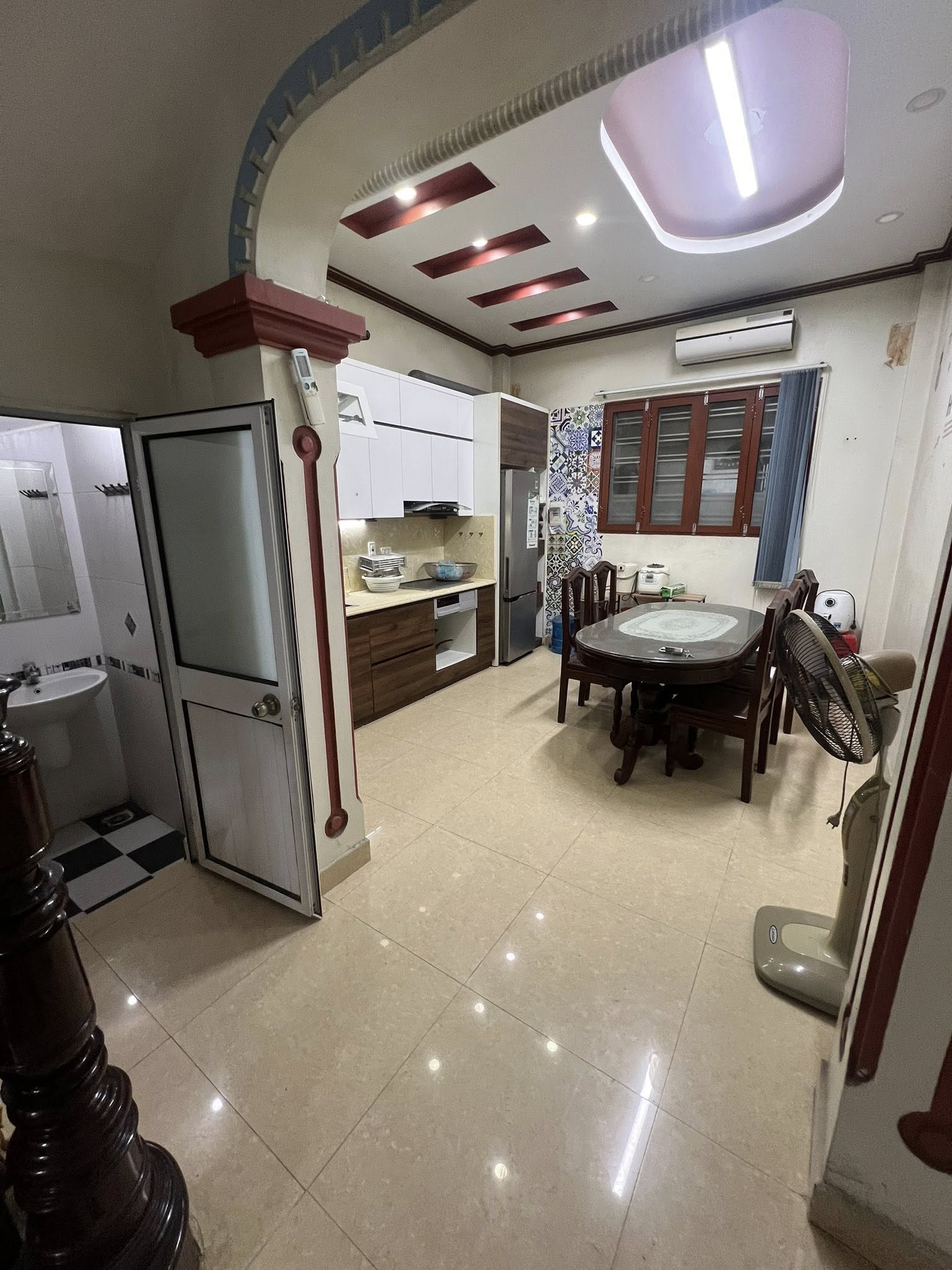 Trịnh Đình Cửu - Hoàng Mai - ô tô vào nhà - thoáng trước sau - chủ tự xây - nội thất còn đẹp