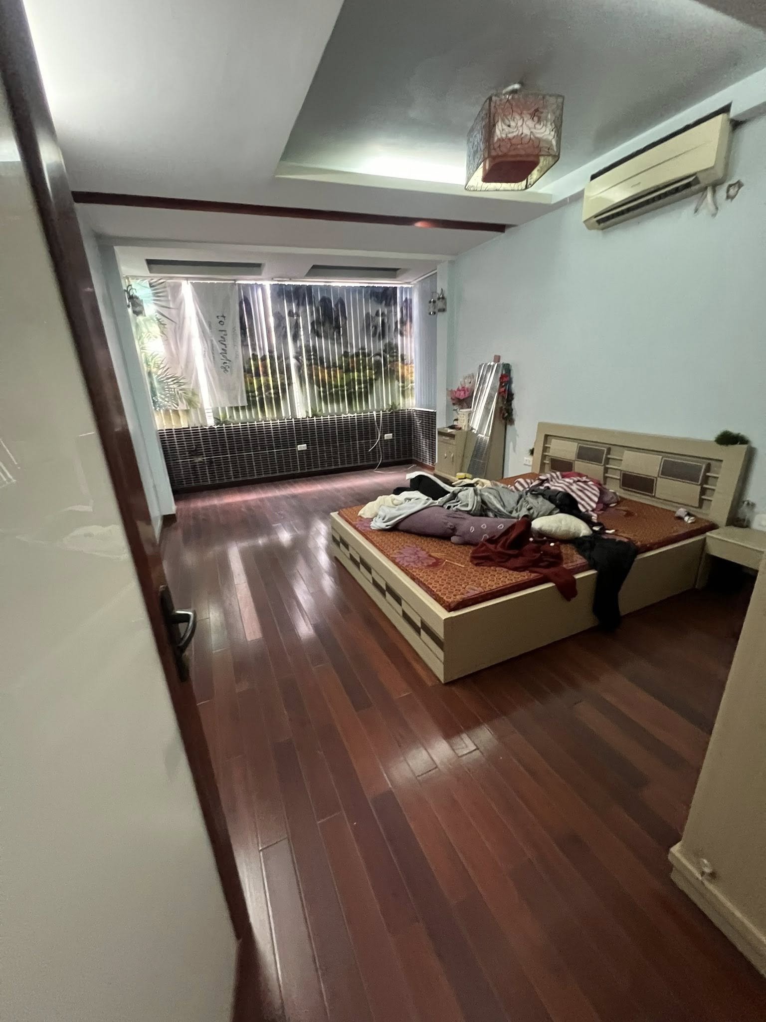 Trịnh Đình Cửu - Hoàng Mai - ô tô vào nhà - thoáng trước sau - chủ tự xây - nội thất còn đẹp