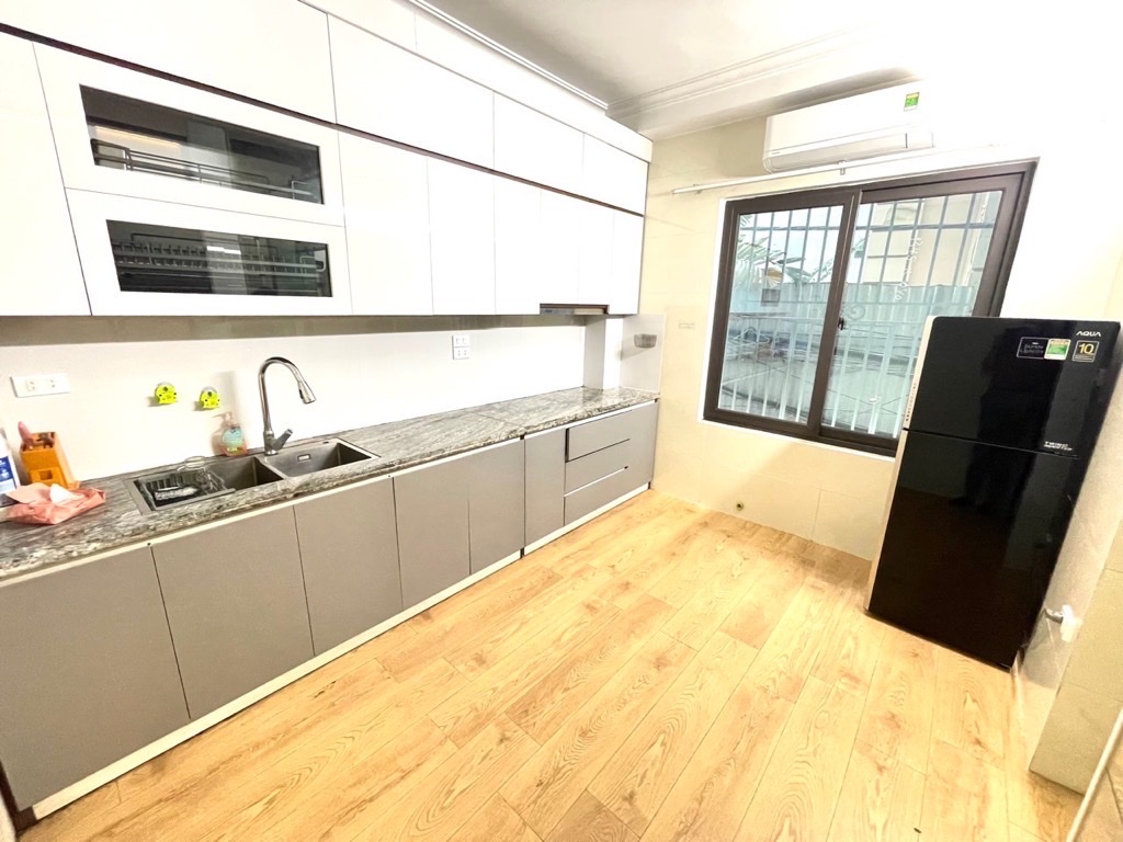 Bán gấp trong tuần! Nhà phố Lạc Long Quân – Vị trí đắc địa, tiện ích ngập tràn – Nhỉnh 5 tỉ tỷ chốt nhanh