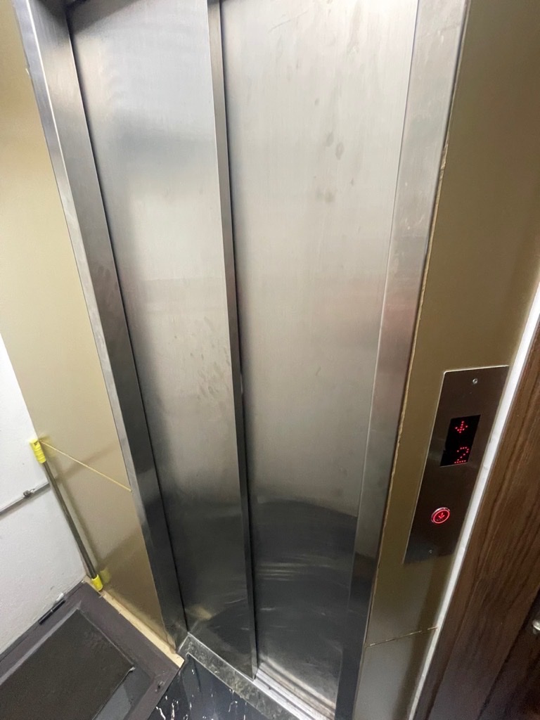 Bán gấp trong tuần! Nhà phố Lạc Long Quân – Vị trí đắc địa, tiện ích ngập tràn – Nhỉnh 5 tỉ tỷ chốt nhanh