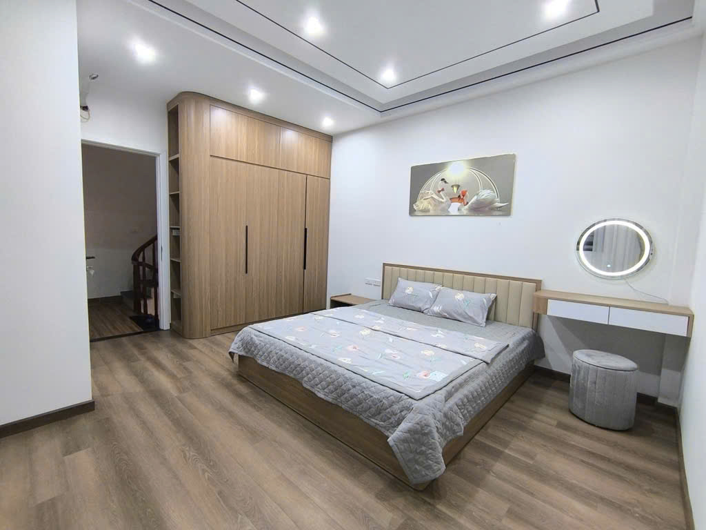 BÁN NHÀ TRUNG TÂM NGỌC THUỴ - NHÀ MỚI FULL NỘI THẤT – 47.1M2 CHỈ 6,2 TỶ