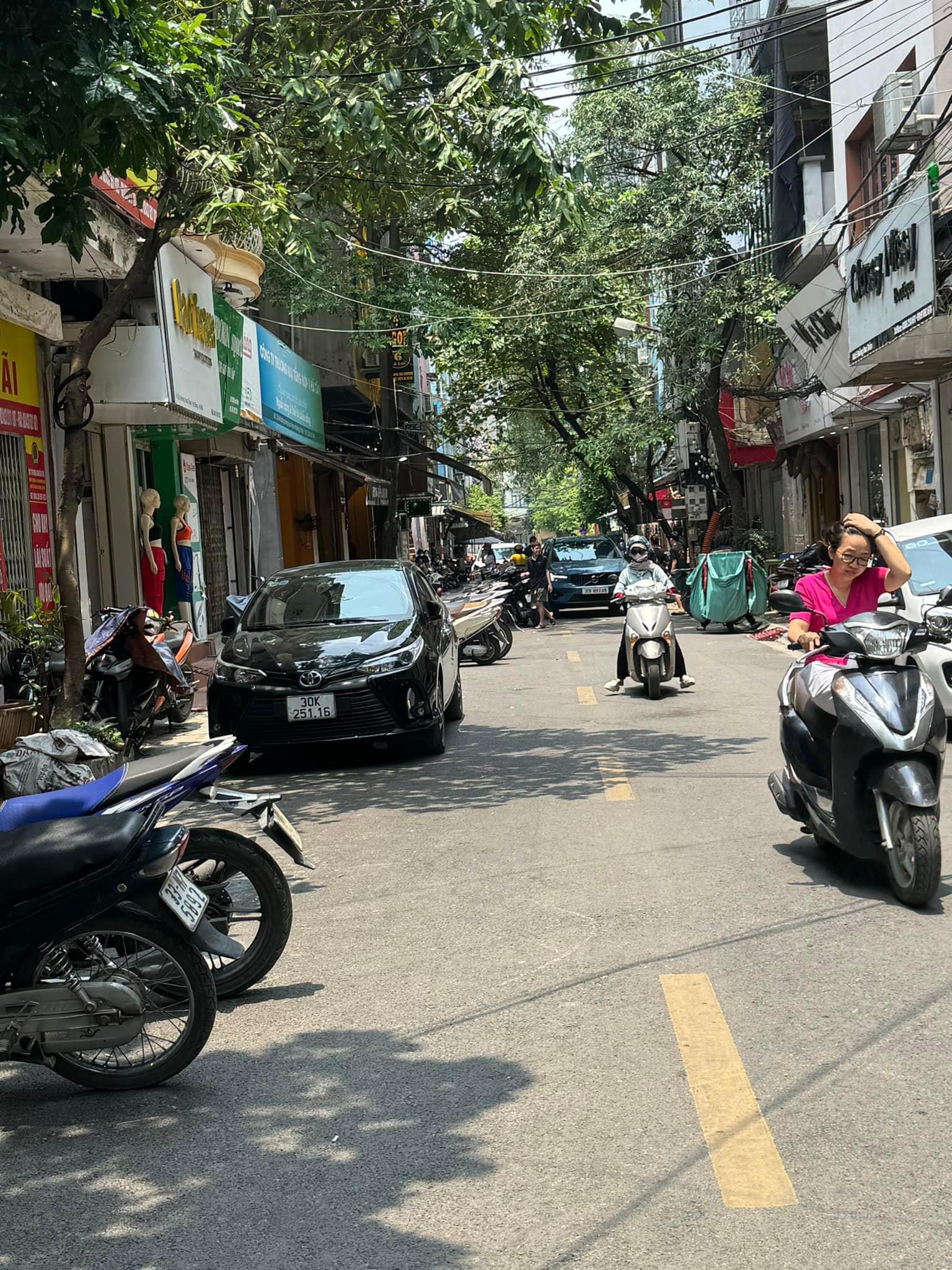 NHÀ LÔ GÓC PHỐ  LÊ LỢI THÔNG RA CẦU ĐƠ 1 DT 50M2x 4 TẦNG MẶT TIỀN 6M2 GIÁ 7.5 TỶ