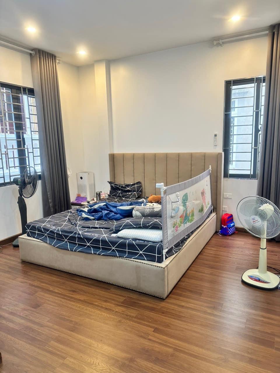 NHÀ LÔ GÓC PHỐ  LÊ LỢI THÔNG RA CẦU ĐƠ 1 DT 50M2x 4 TẦNG MẶT TIỀN 6M2 GIÁ 7.5 TỶ