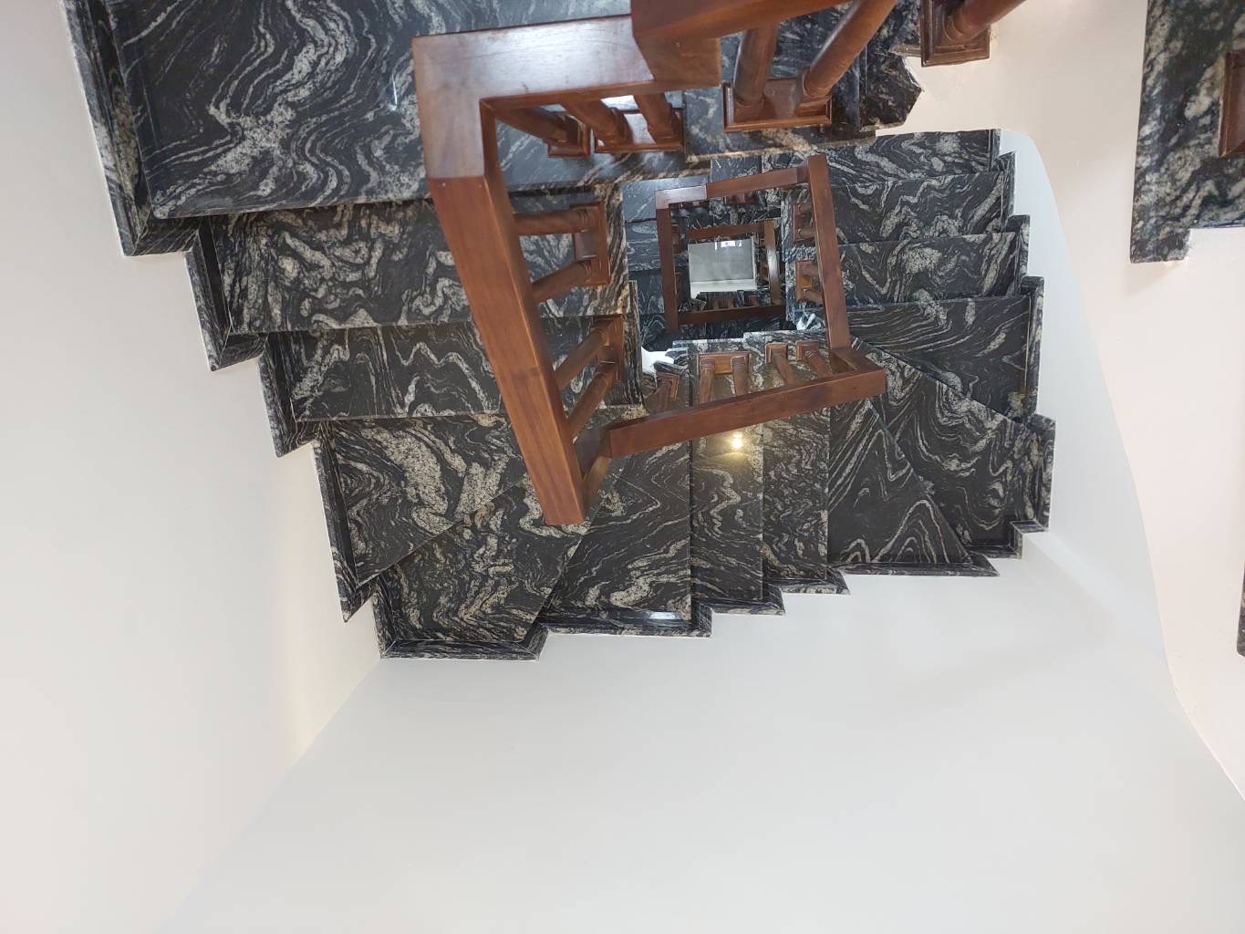 Trần Duy Hưng - Ngõ nông - Gần Phố - Ô Tô Đỗ Cổng - Mới Xây