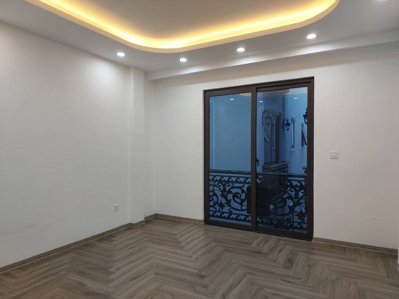 Trần Duy Hưng - Ngõ nông - Gần Phố - Ô Tô Đỗ Cổng - Mới Xây