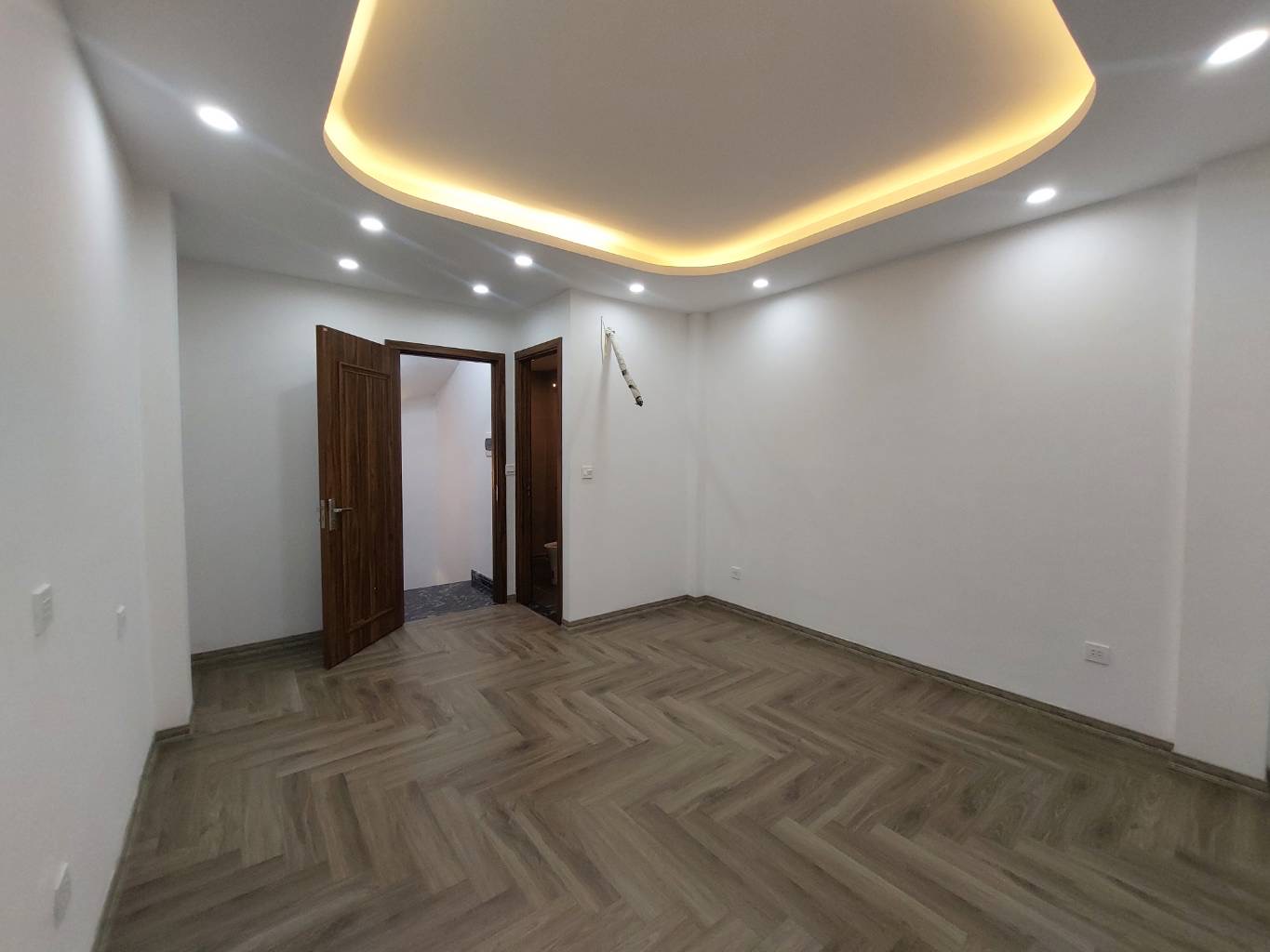 Trần Duy Hưng - Ngõ nông - Gần Phố - Ô Tô Đỗ Cổng - Mới Xây