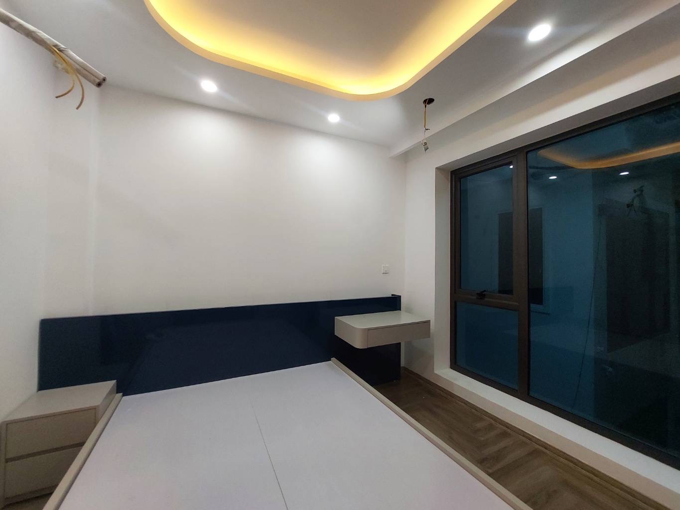 Trần Duy Hưng - Ngõ nông - Gần Phố - Ô Tô Đỗ Cổng - Mới Xây