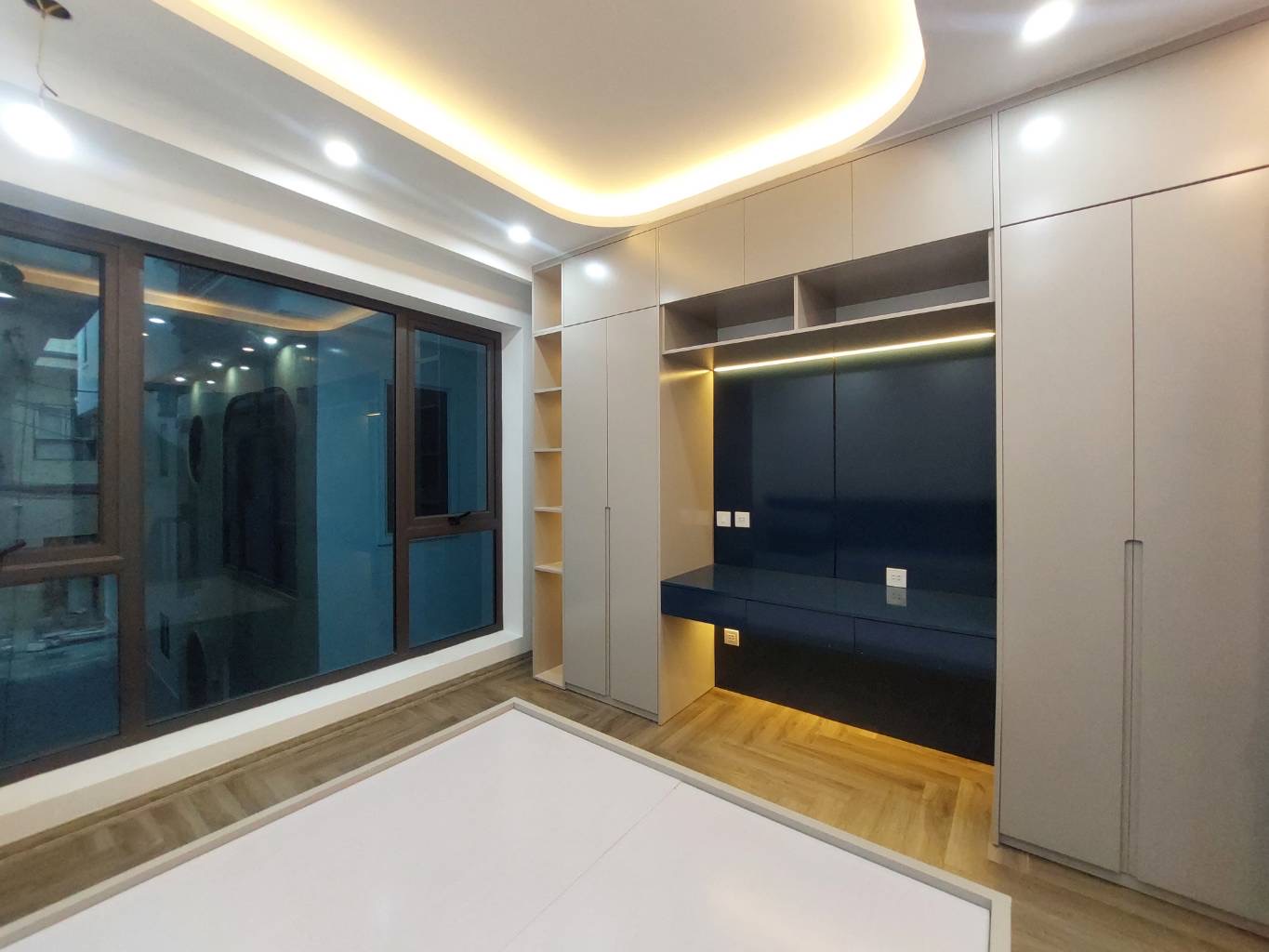 Trần Duy Hưng - Ngõ nông - Gần Phố - Ô Tô Đỗ Cổng - Mới Xây