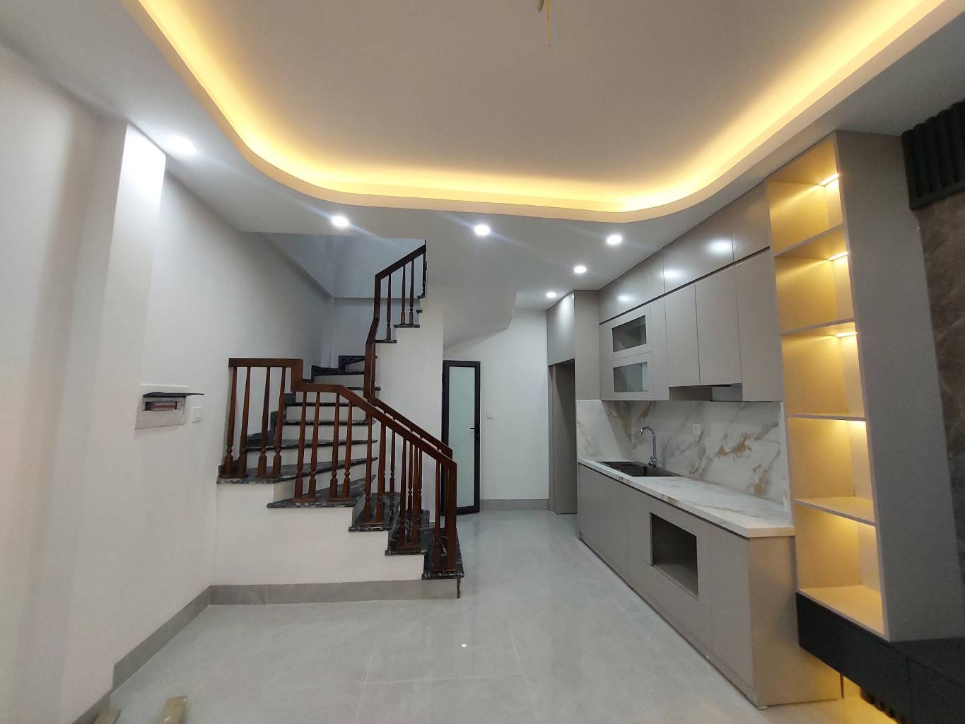 Trần Duy Hưng - Ngõ nông - Gần Phố - Ô Tô Đỗ Cổng - Mới Xây