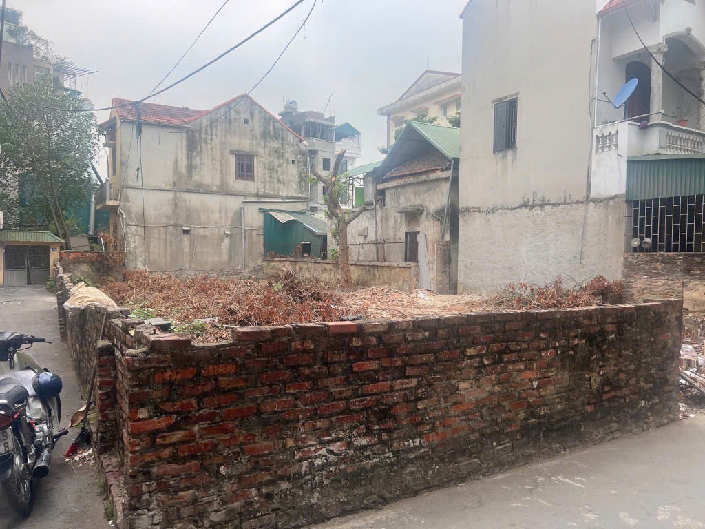 BÁN ĐẤT SÁT VINSMART OTO QUA NGÕ THÔNG TỨ TUNG.