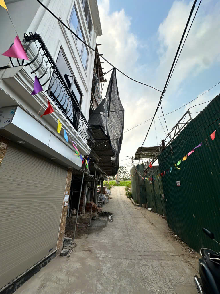 Nhà mới 4 tầng - Ngõ ô tô - Cách đường chỉ 5m - Giá chỉ 5,4 tỷ - -Nhà đất giá rẻ, Đất thổ cư chuẩn sổ đỏ