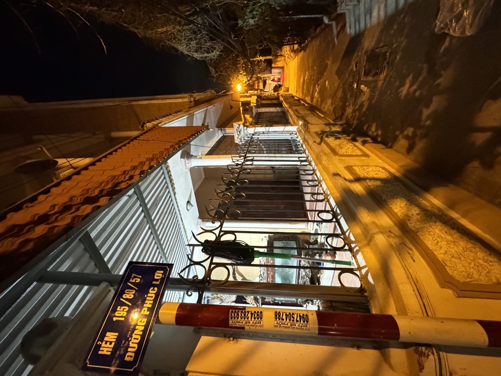 HÀ NỘI - QUẬN LONG BIÊN - PHÚC LỢI ( BÁN NHÀ TẶNG NỘI THẤT)