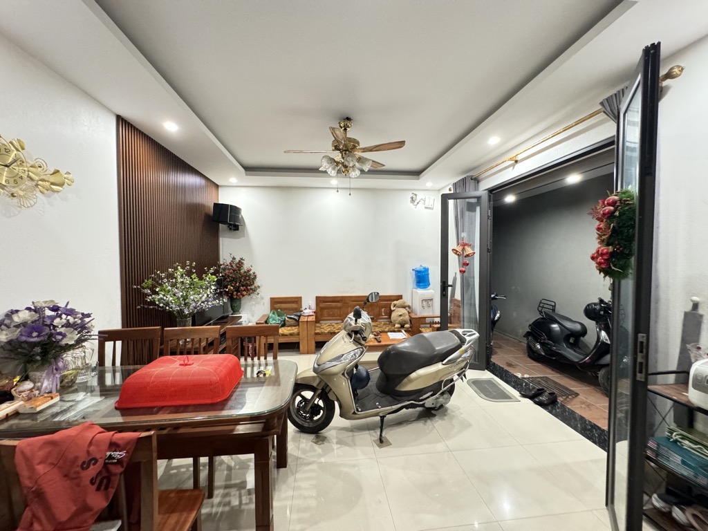 HÀ NỘI - QUẬN LONG BIÊN - PHÚC LỢI ( BÁN NHÀ TẶNG NỘI THẤT)