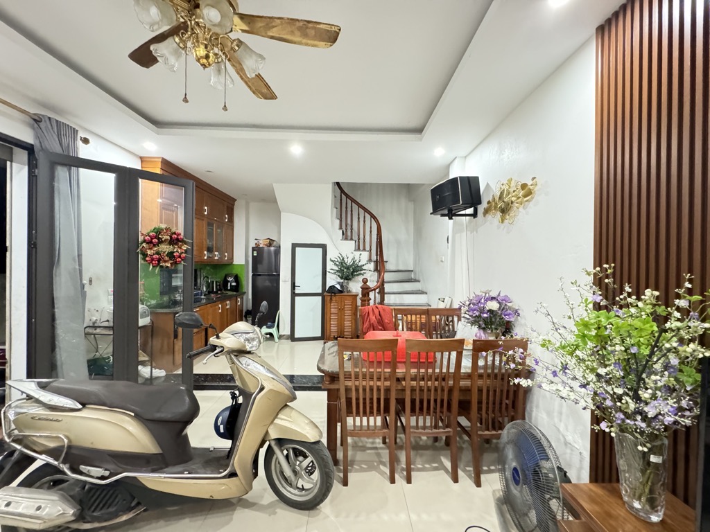 HÀ NỘI - QUẬN LONG BIÊN - PHÚC LỢI ( BÁN NHÀ TẶNG NỘI THẤT)