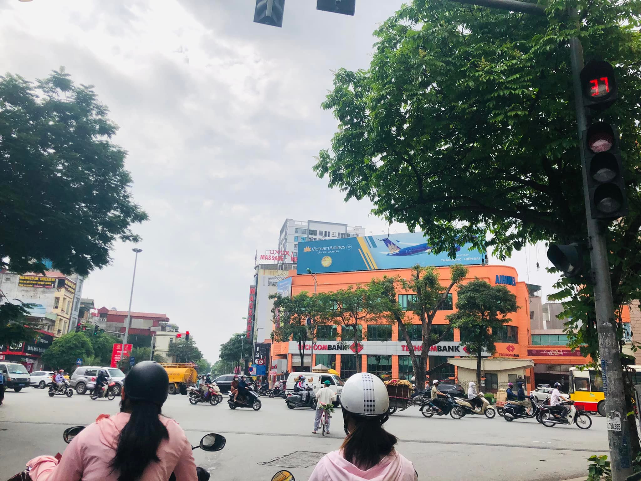 BÁN GẤP NHÀ MẶT PHỐ NGUYỄN VĂN CỪ-KINH DOANH DÒNG TIỀN ĐỈNH- HẦM ĐỂ XE- 105m