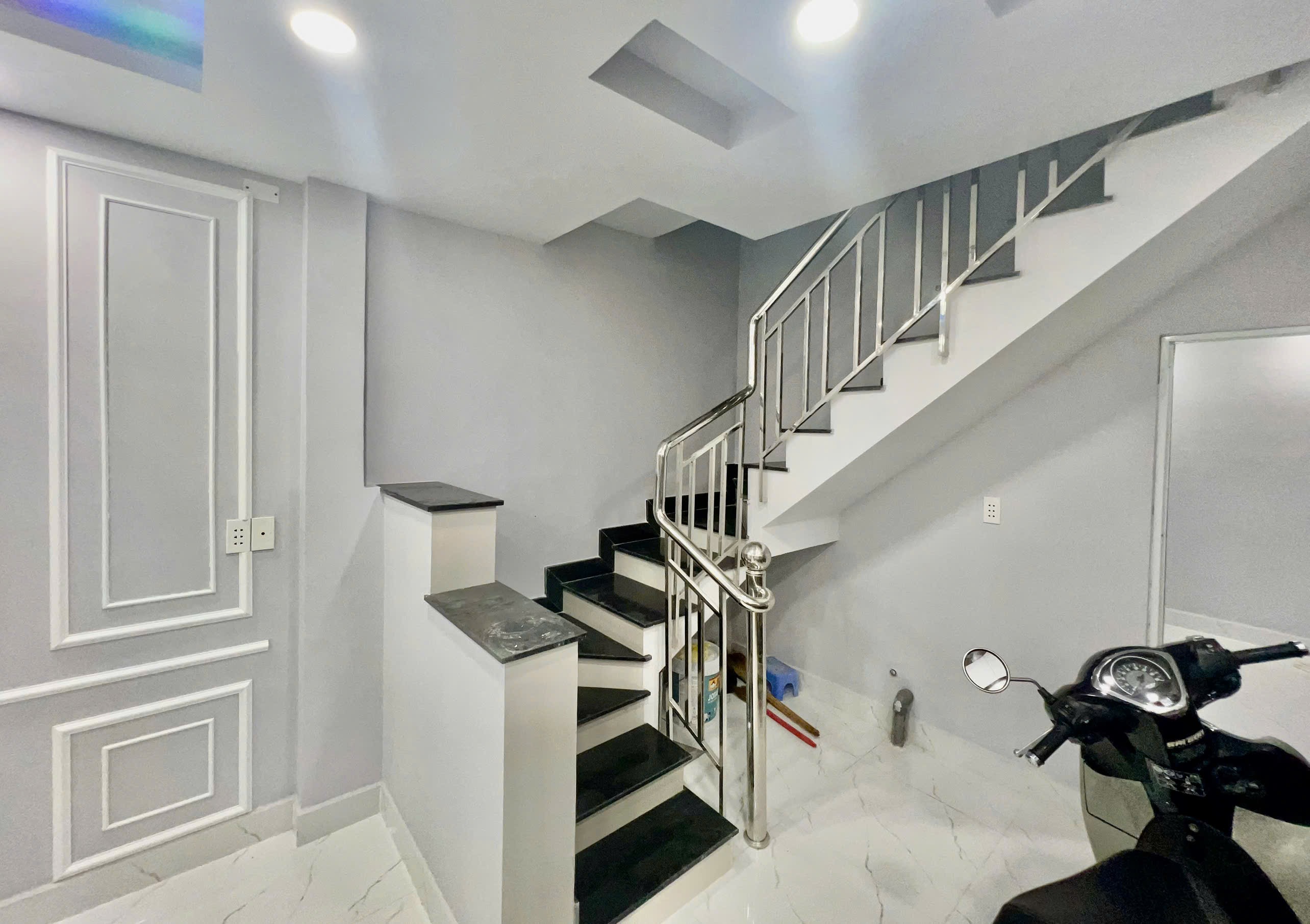 Nhà ngộp trung tâm Q3 ban gấp