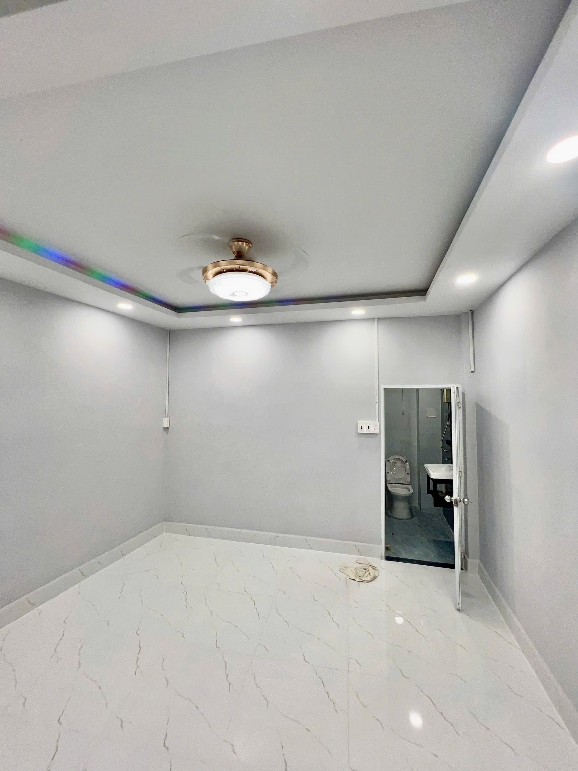 Nhà ngộp trung tâm Q3 ban gấp