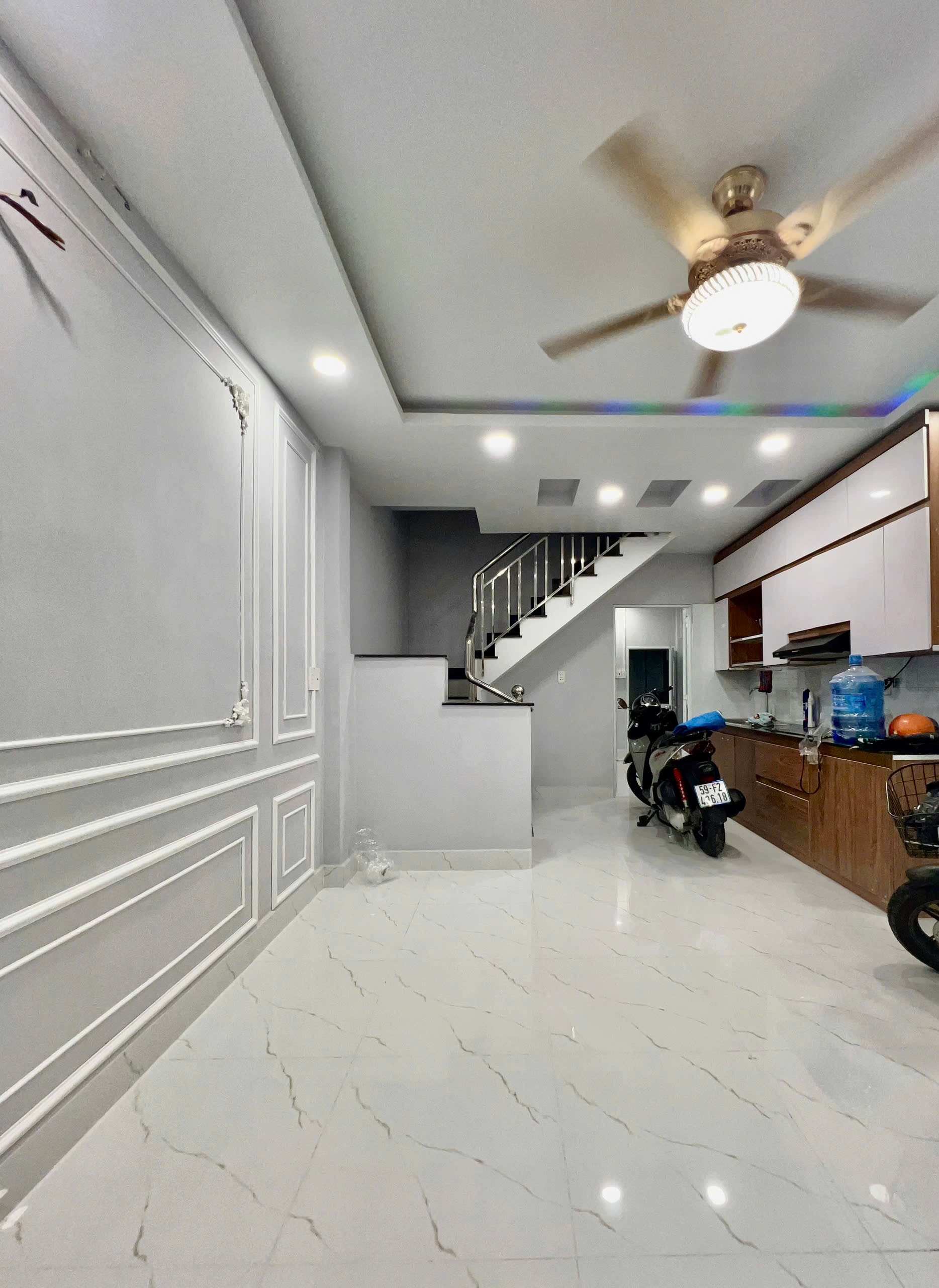 Nhà ngộp trung tâm Q3 ban gấp