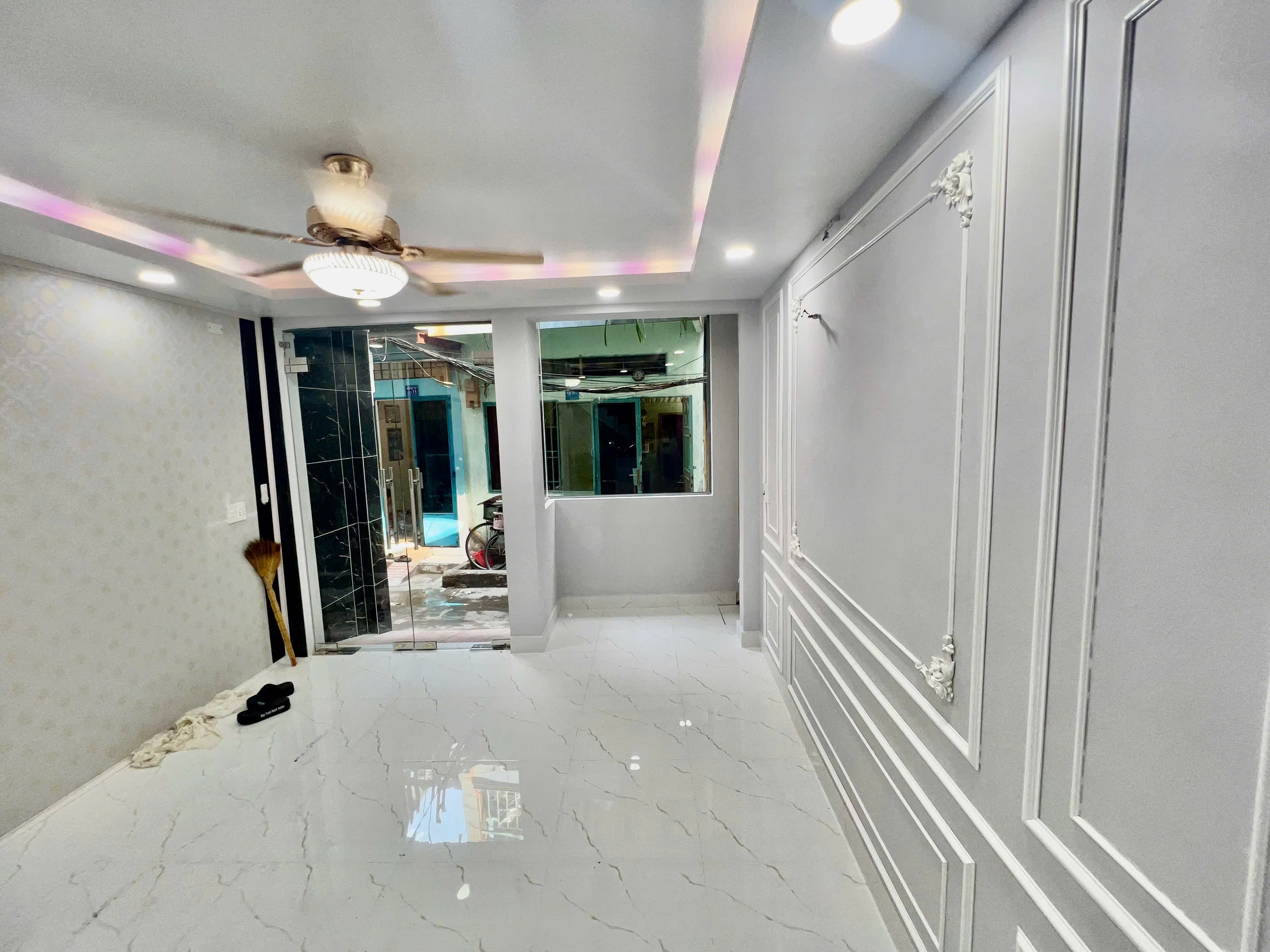 Nhà ngộp trung tâm Q3 ban gấp