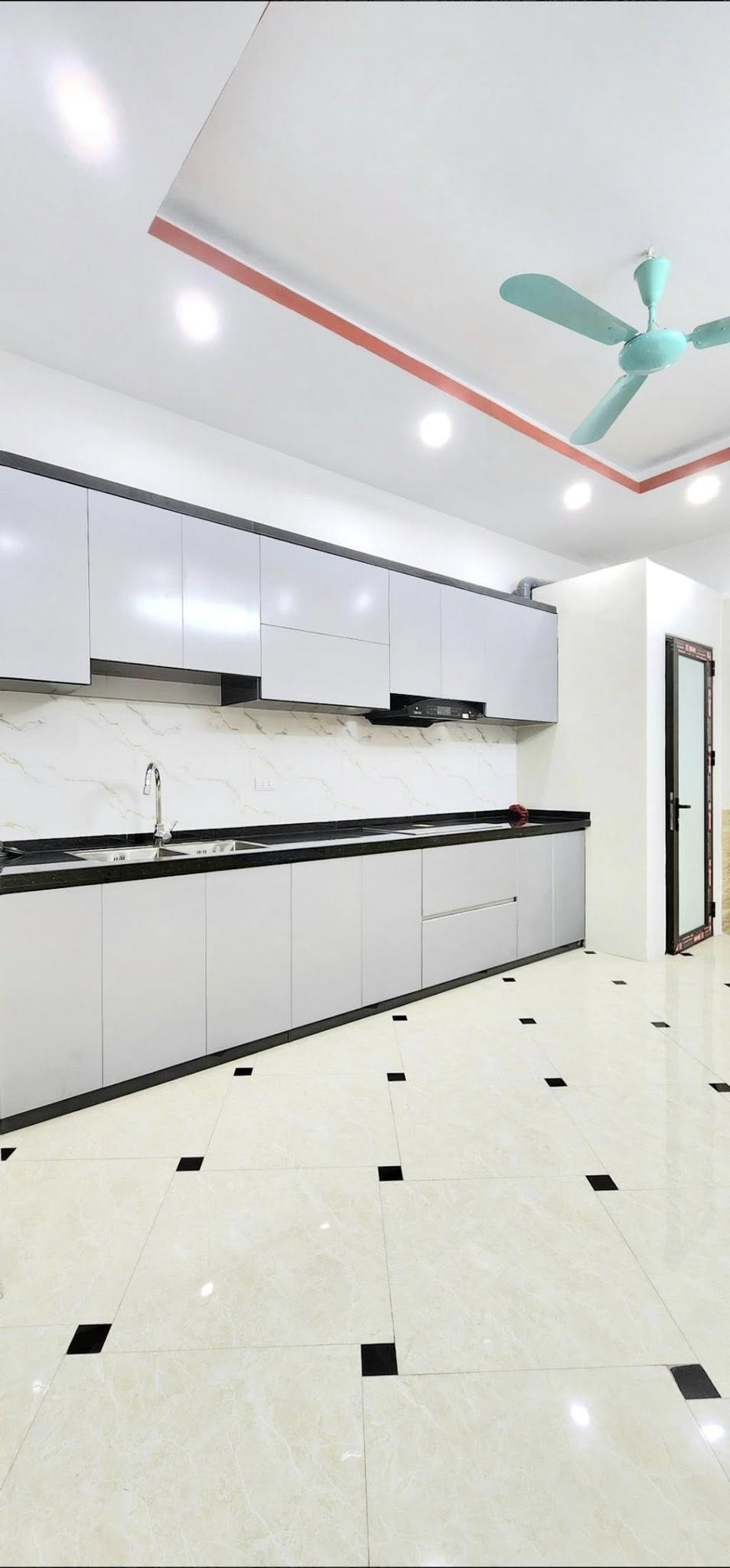 NHÀ MỚI LÒ ĐÚC - 6 TẦNG THANG MÁY KÍNH CHÂU ÂU- NGÕ THÔNG RỘNG RÃI