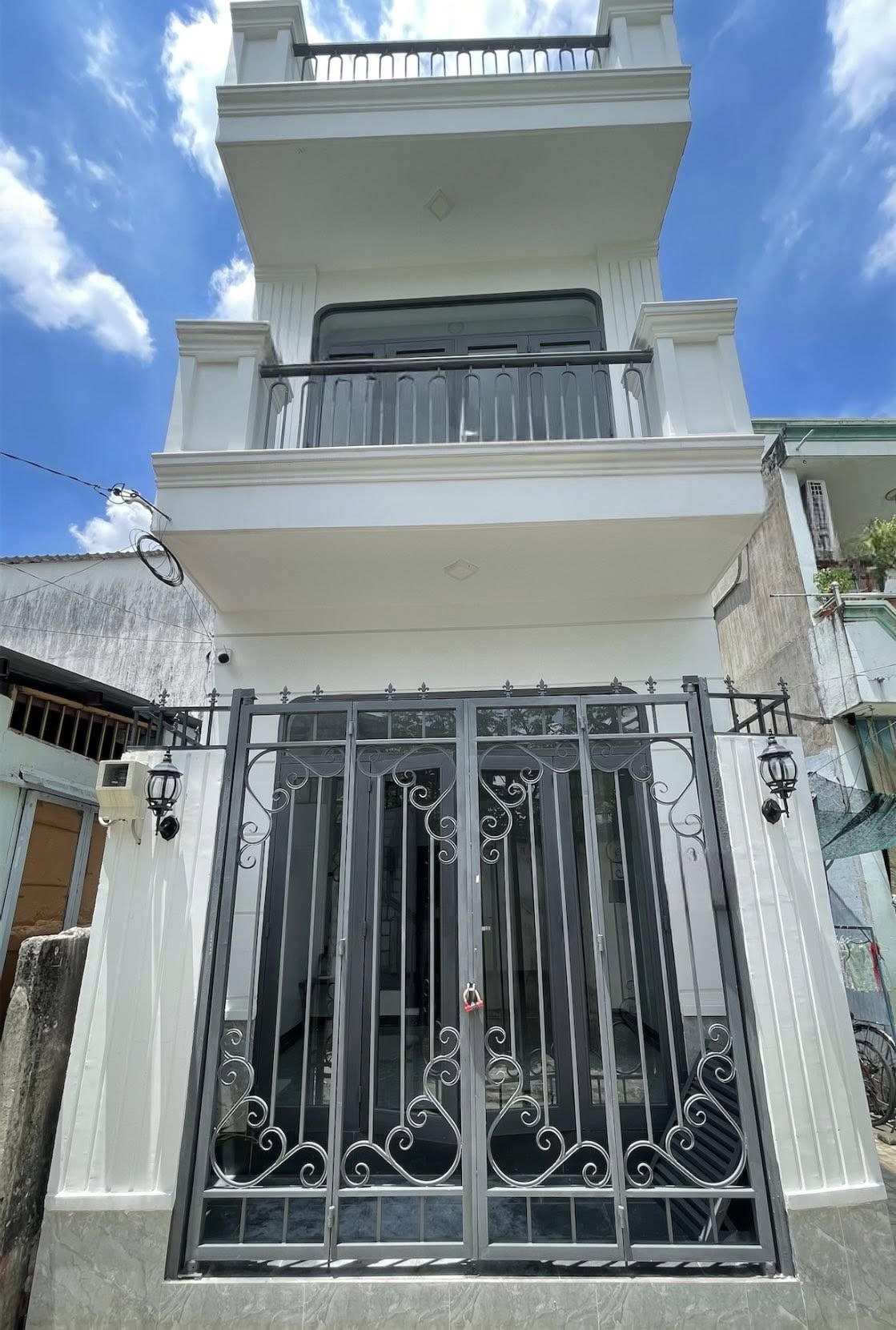 NHÀ MỚI 100% XÂY 3 TẦNG HIỆN ĐẠI – GIÁ 4TỶ2 TL - PHẠM VĂN ĐỒNG