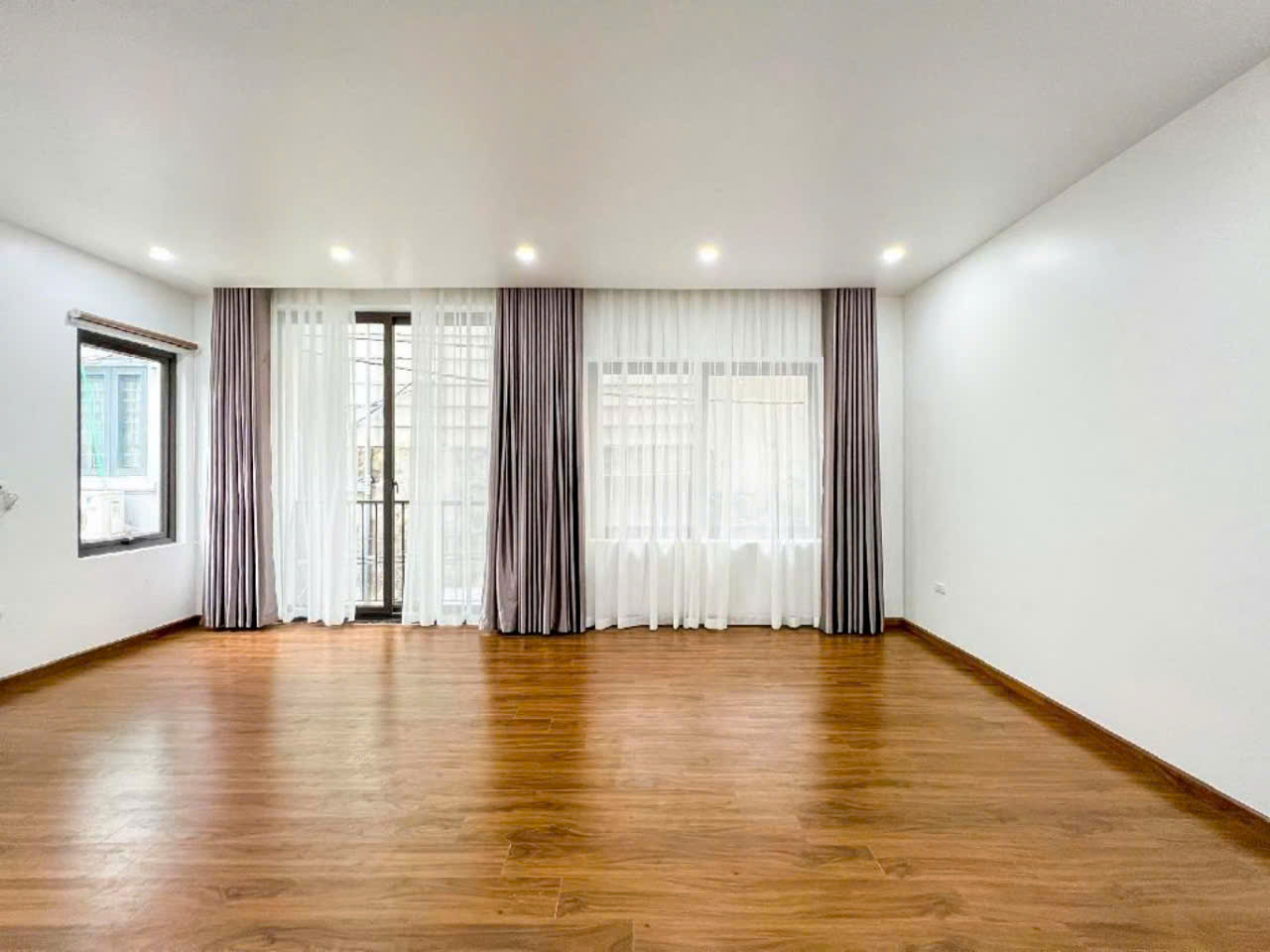 Nhà siêu đẹp ngõ 603 Lạc Long Quân - ngõ thông - an sinh đỉnh - gần Hồ Tây - 14 tỷ