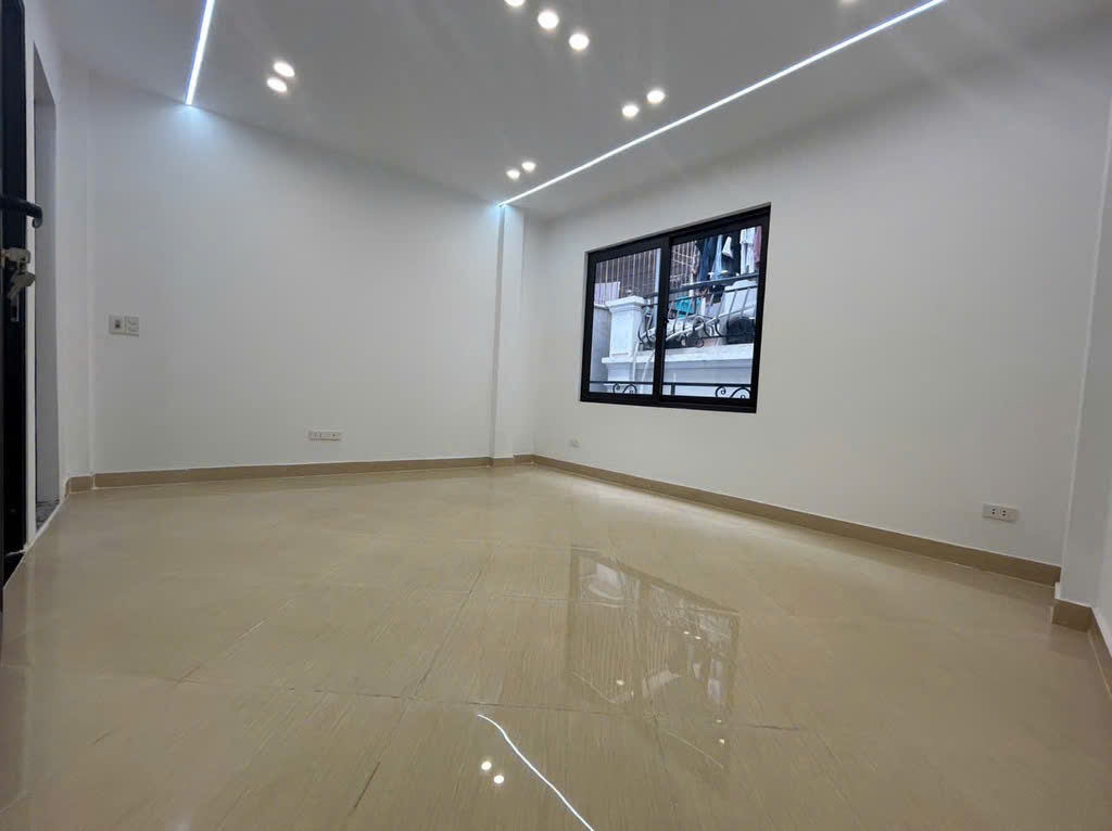 Bán nhà: Cổ Linh, vỉa hè ô tô tránh, dt 115m, giá 3.4 tỷ