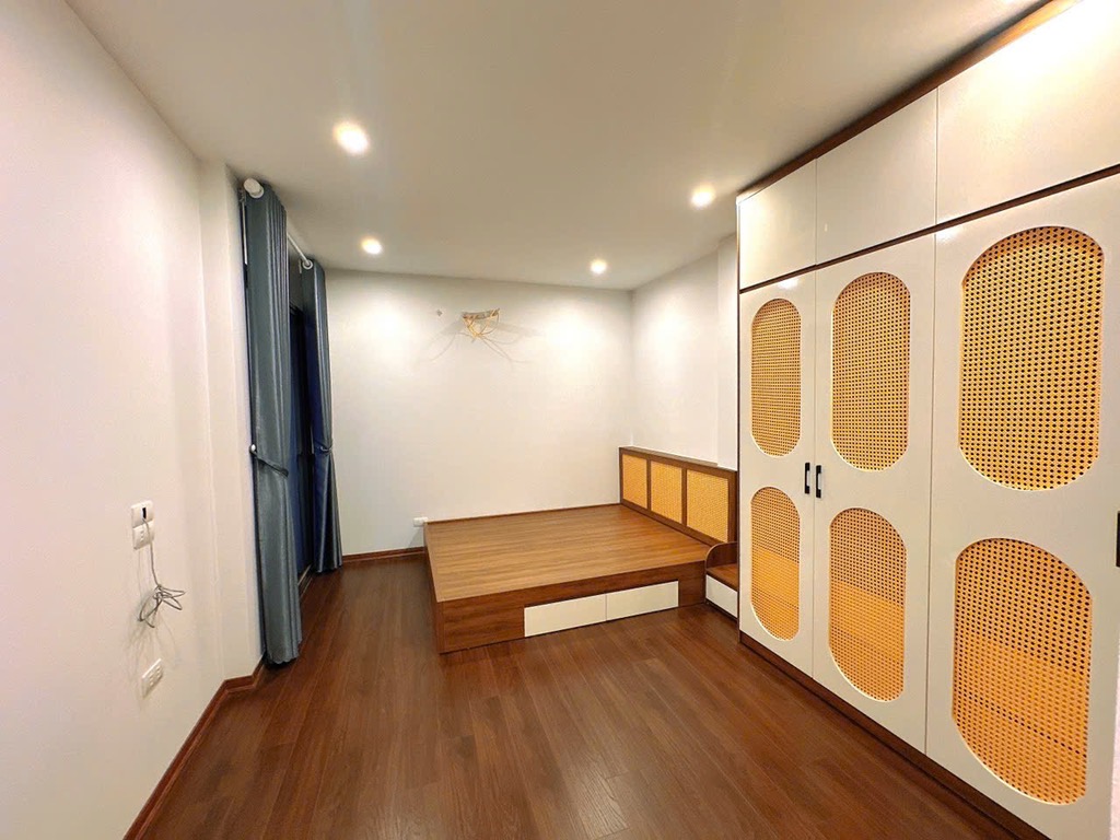 THỤY KHUÊ - NHÀ ĐẸP NỞ HẬU THANG MÁY NHẬP KHẨU - FULL NỘI THẤT 35M2 6 TẦNG GIÁ 7.7 TỶ