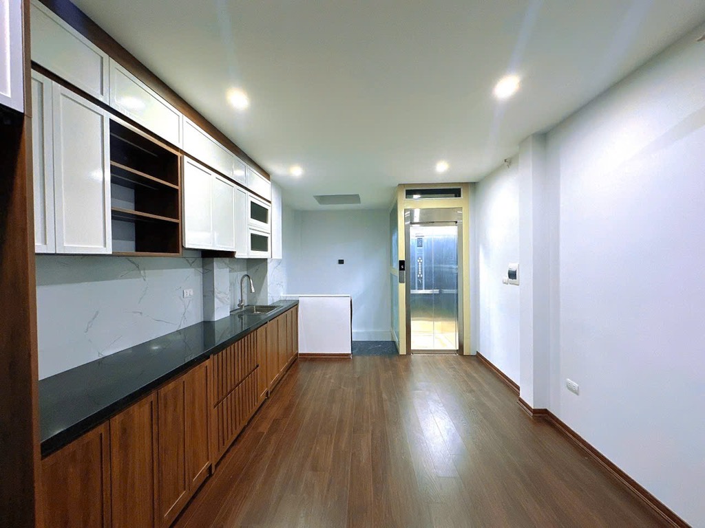 THỤY KHUÊ - NHÀ ĐẸP NỞ HẬU THANG MÁY NHẬP KHẨU - FULL NỘI THẤT 35M2 6 TẦNG GIÁ 7.7 TỶ