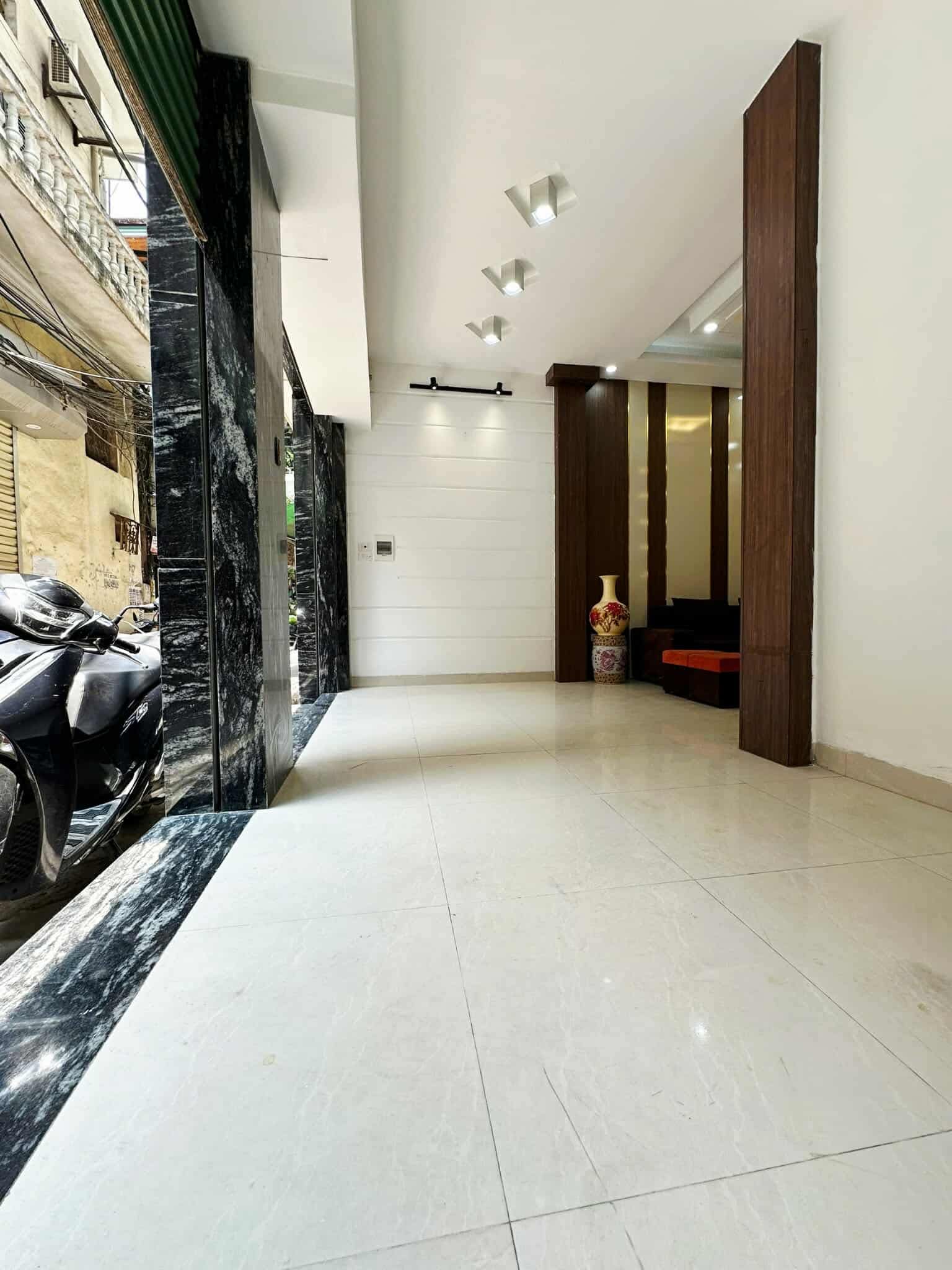 HOÀNG HOA THÁM - NHÀ ĐẸP Ở NGAY FULL NỘI THẤT - MẶT TIỀN RỘNG KINH DOANH NGÕ THÔNG 4 PHÍA