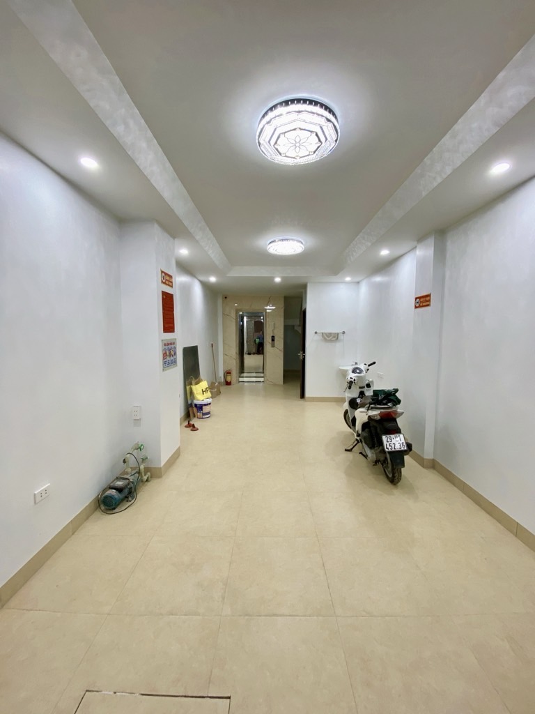 HOÀNG QUỐC VIỆT - NHÀ MỚI KÍNH KONG FULL ĐỒ 6 TẦNG THANG MÁY - KINH DOANH BẤT CHẤP 11TỶ4