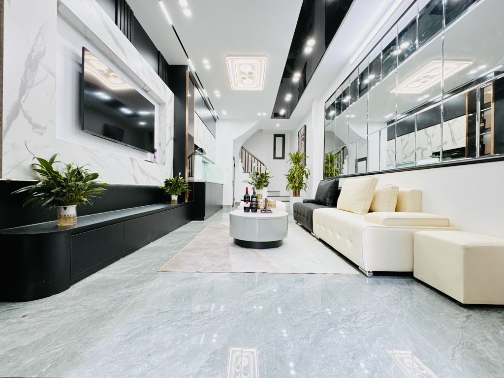 CỰC HIẾM VÕ CHÍ CÔNG - NHÀ ĐẸP NỘI THẤT CHÂU ÂU - THOÁNG TRƯỚC SAU CHỈ